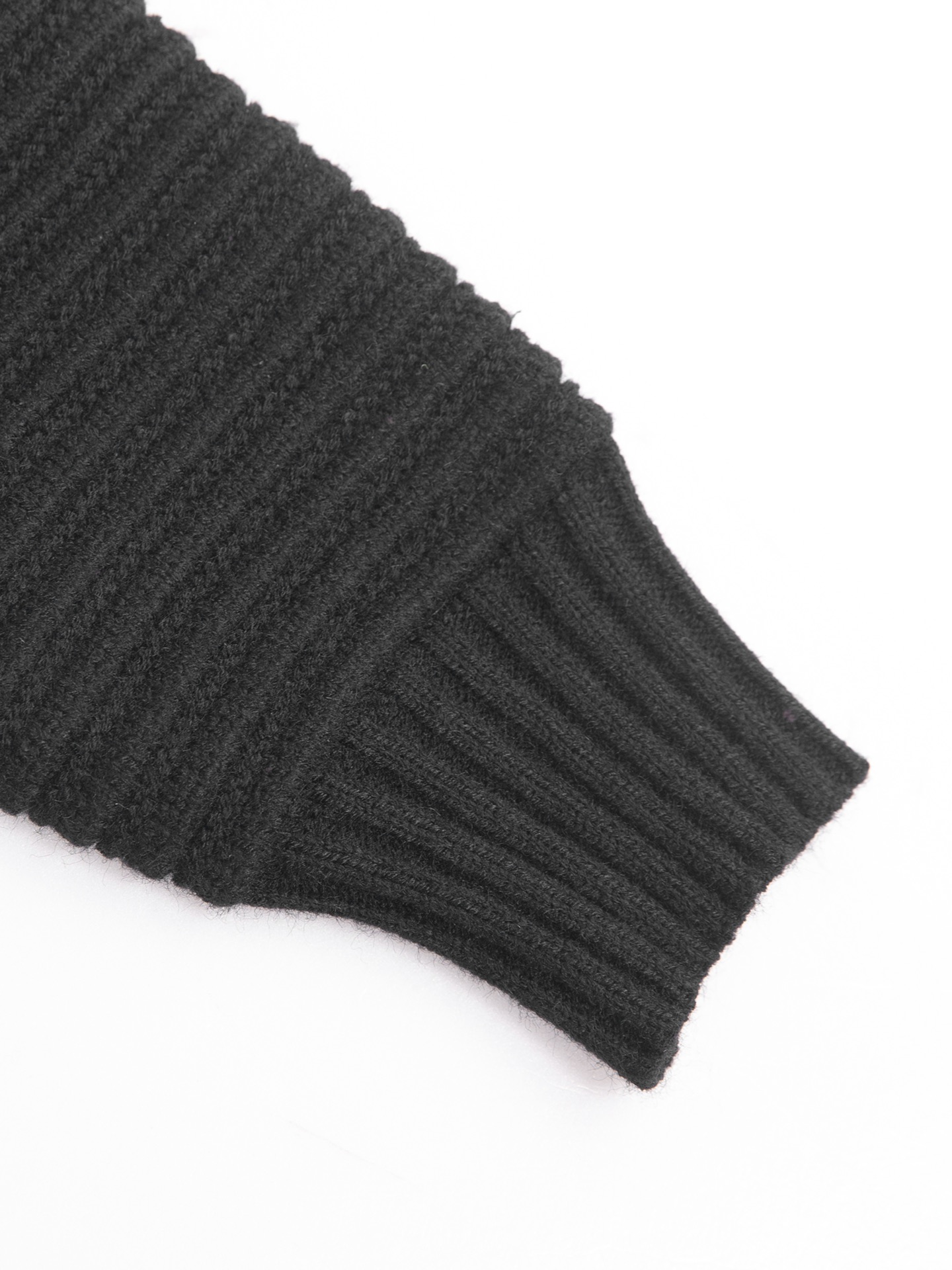 Givenchy Wool Sweater with Embroidered Castle Zipper – Elegant and Lightweight Fashion - 图片 9