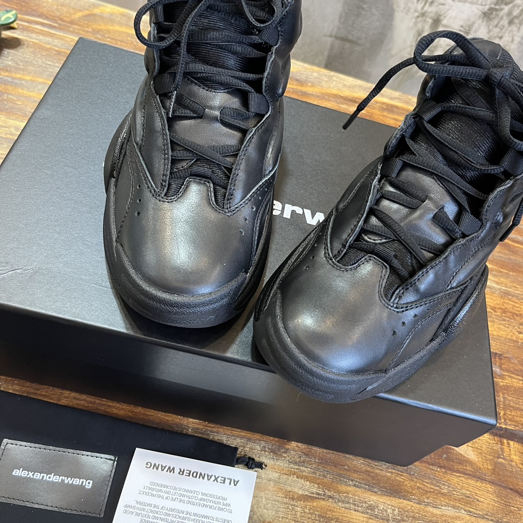 Alexander Wang Wang亚力山大 ·王2023vs秋冬最新情侣 休闲老爹鞋系列……