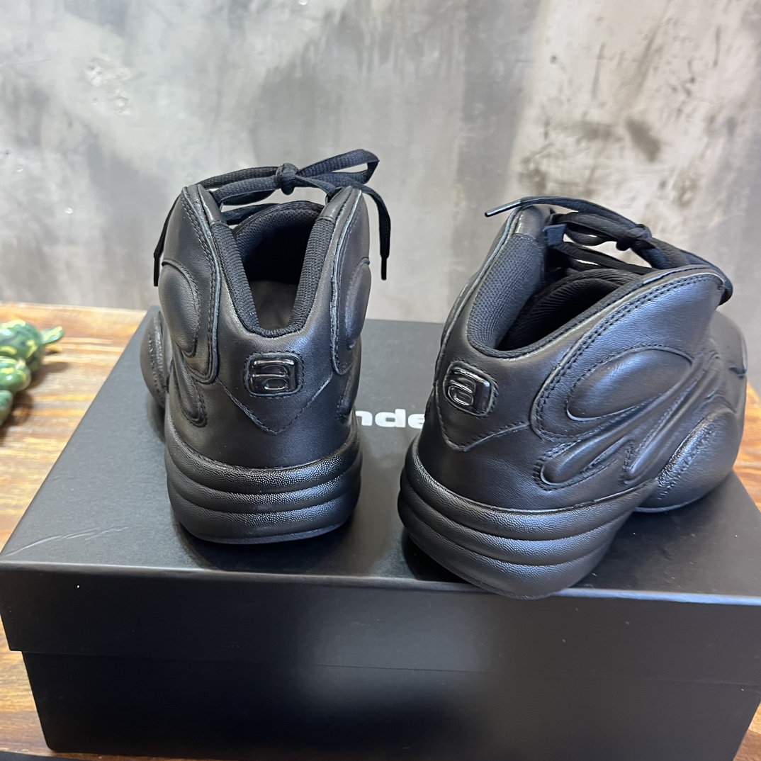 Alexander Wang Wang亚力山大 ·王2023vs秋冬最新情侣 休闲老爹鞋系列……