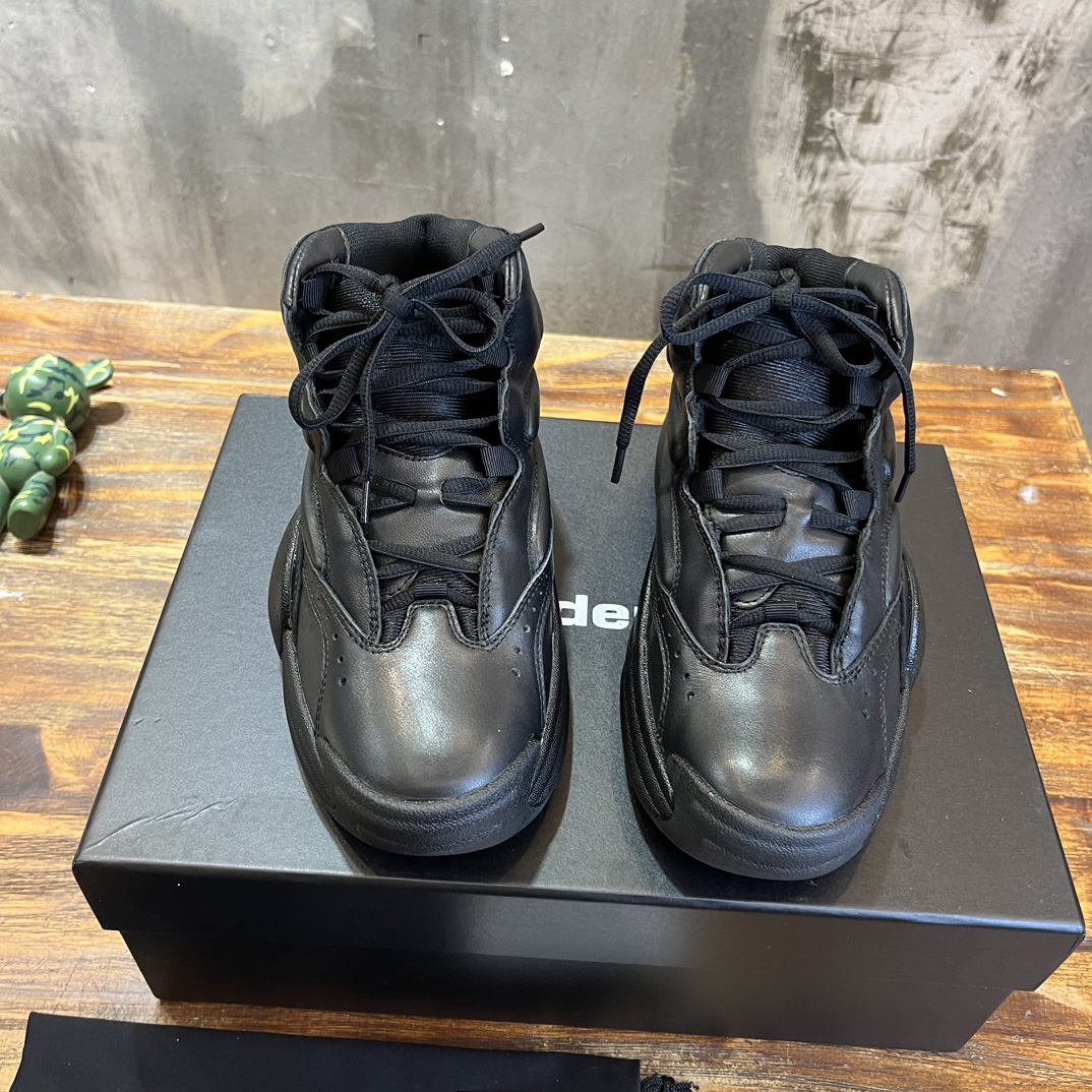 Alexander Wang Wang亚力山大 ·王2023vs秋冬最新情侣 休闲老爹鞋系列……