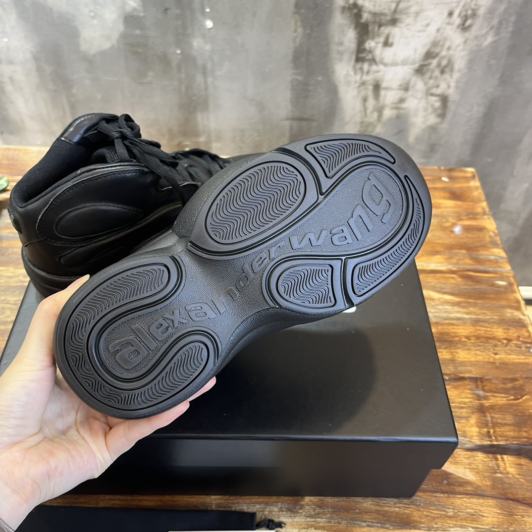 Alexander Wang Wang亚力山大 ·王2023vs秋冬最新情侣 休闲老爹鞋系列……