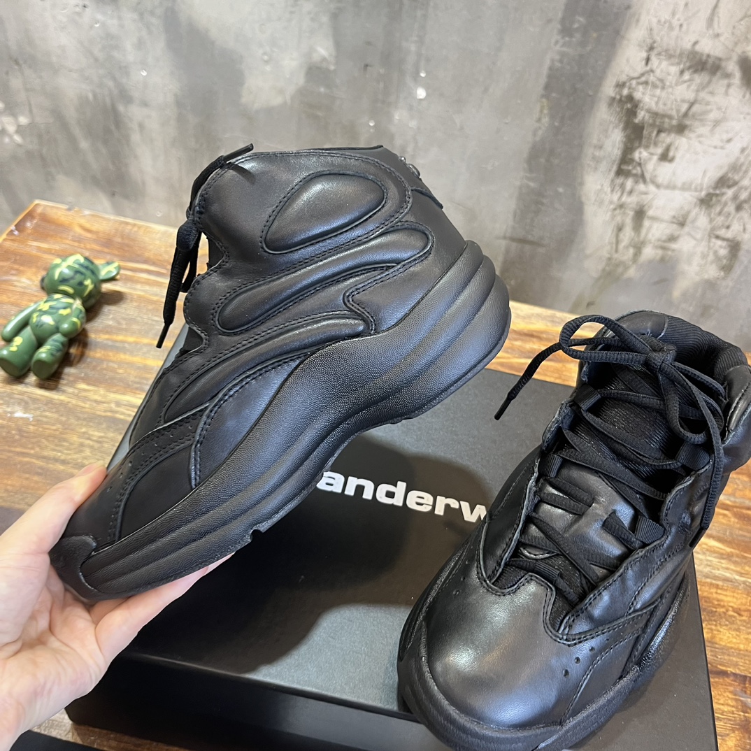 Alexander Wang Wang亚力山大 ·王2023vs秋冬最新情侣 休闲老爹鞋系列……
