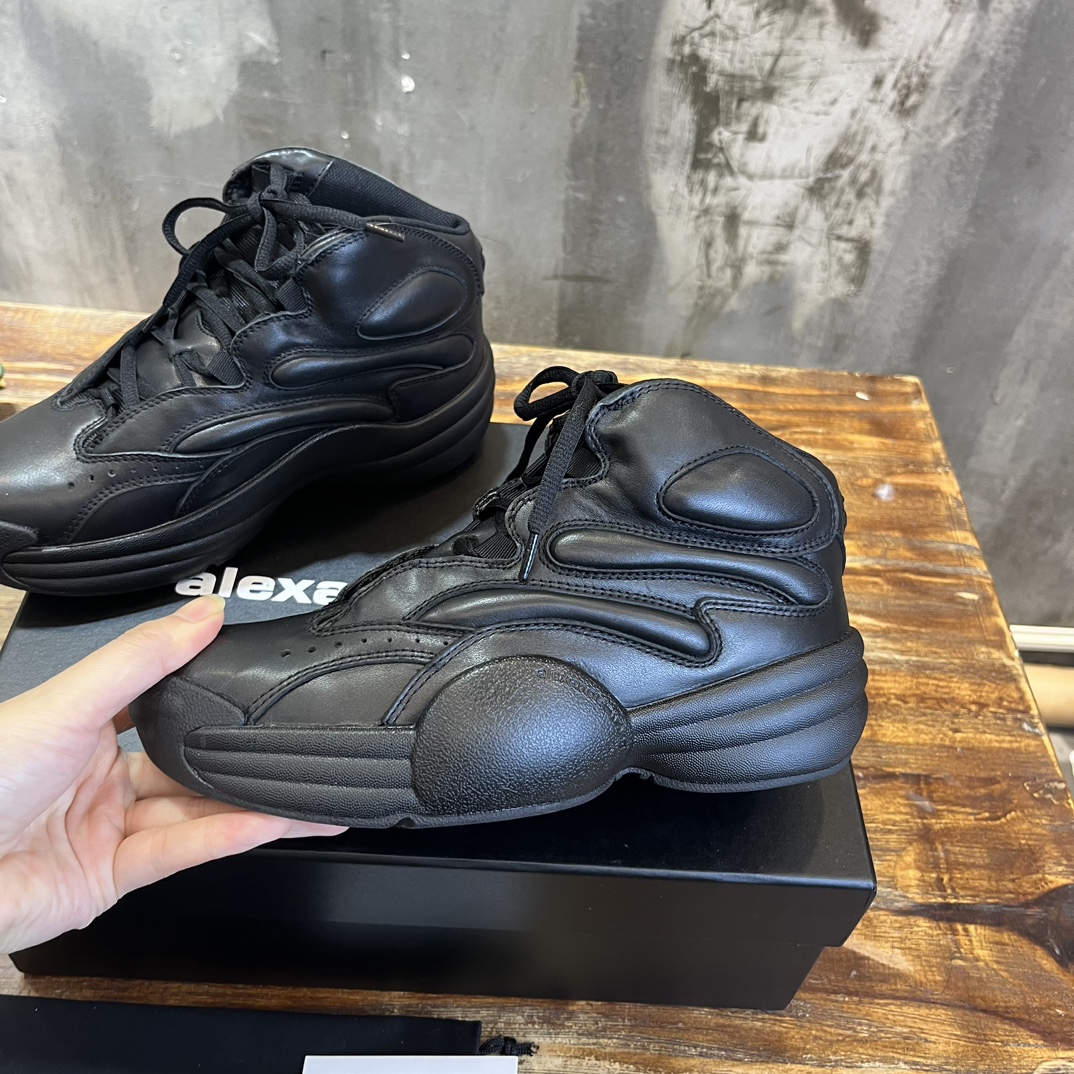 Alexander Wang Wang亚力山大 ·王2023vs秋冬最新情侣 休闲老爹鞋系列……