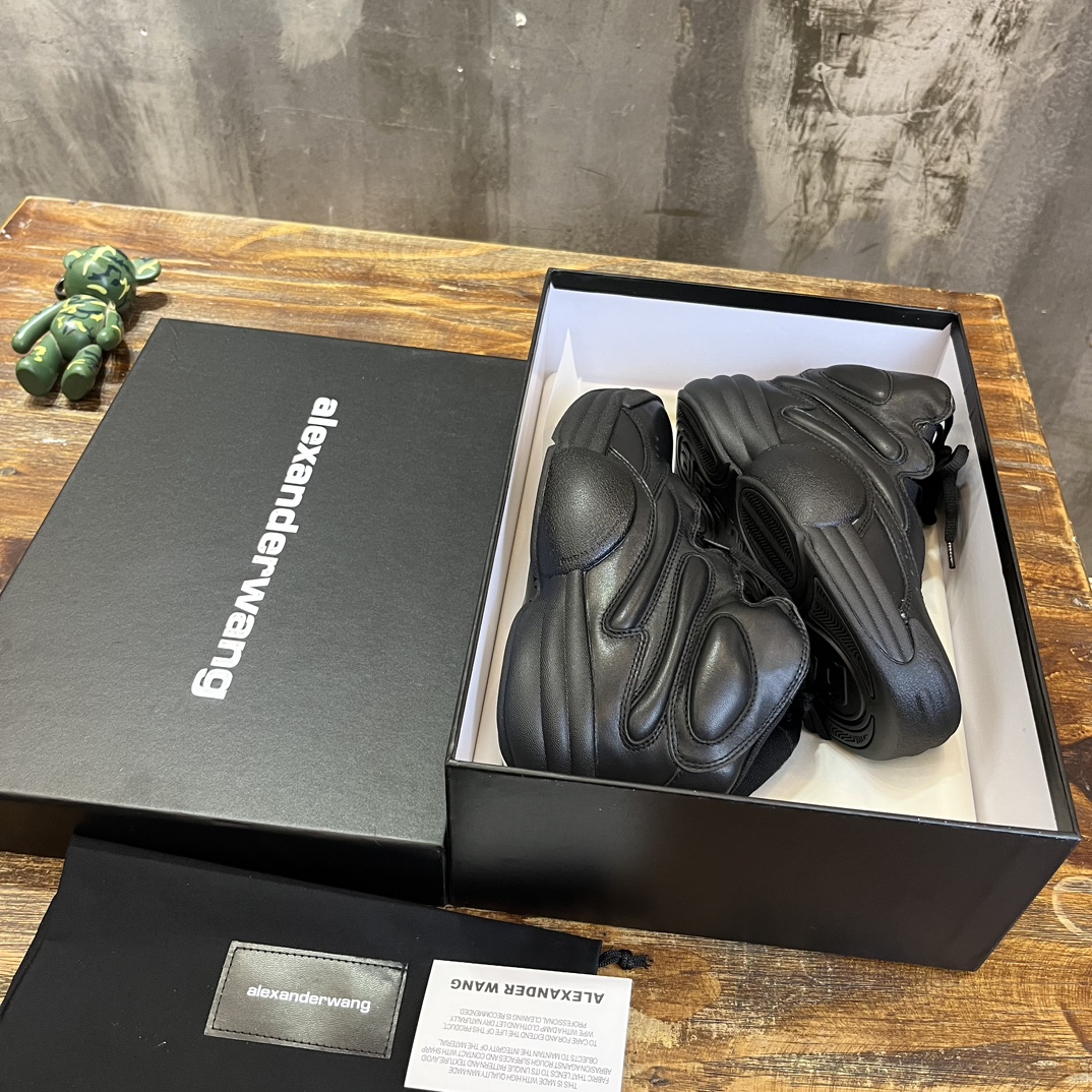 Alexander Wang Wang亚力山大 ·王2023vs秋冬最新情侣 休闲老爹鞋系列……