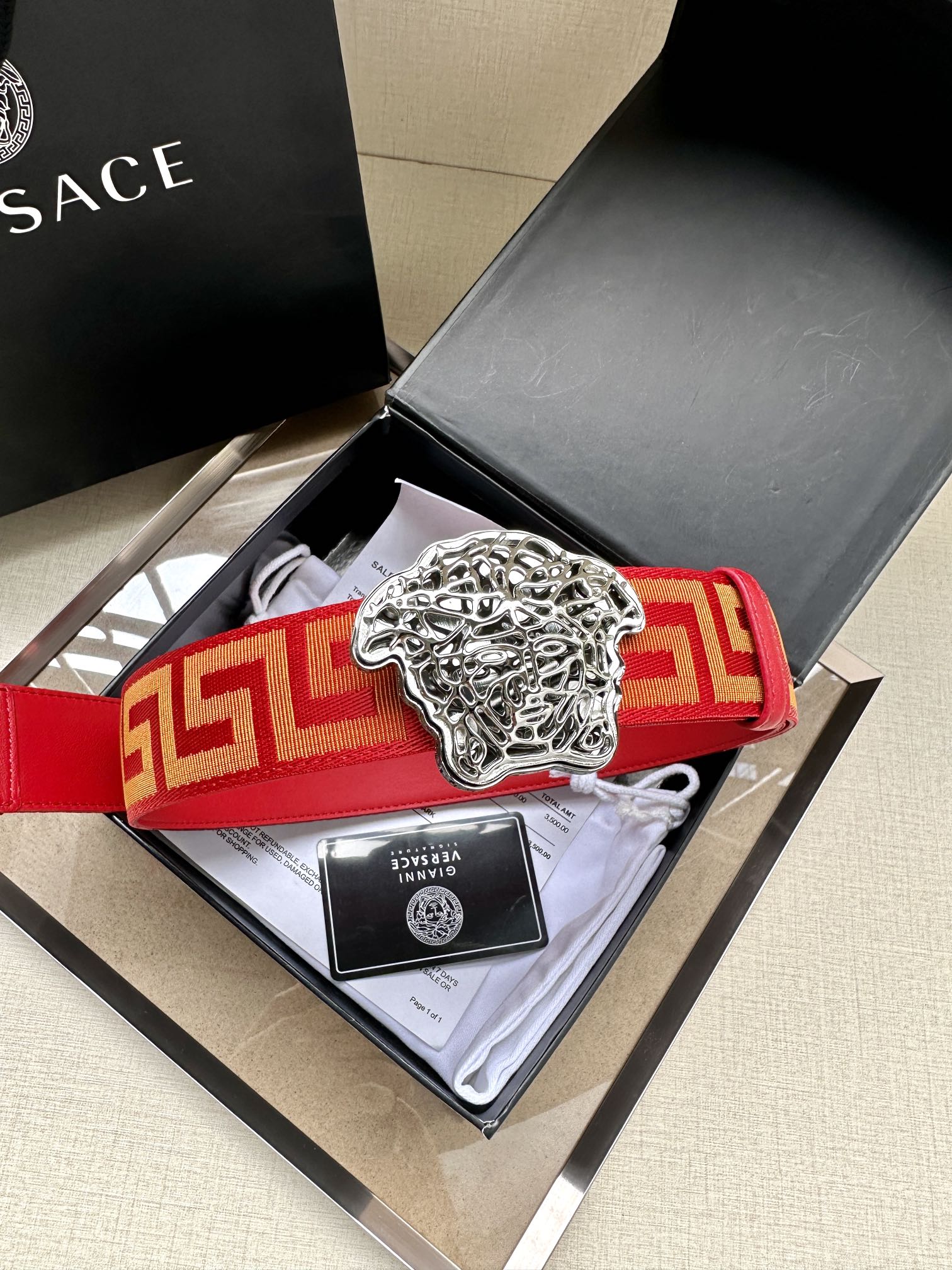   带宽3.8cm VERSACE（范思哲）此款缎带腰带风格十分休闲，饰有标志性希腊回纹图案，可搭配休闲
