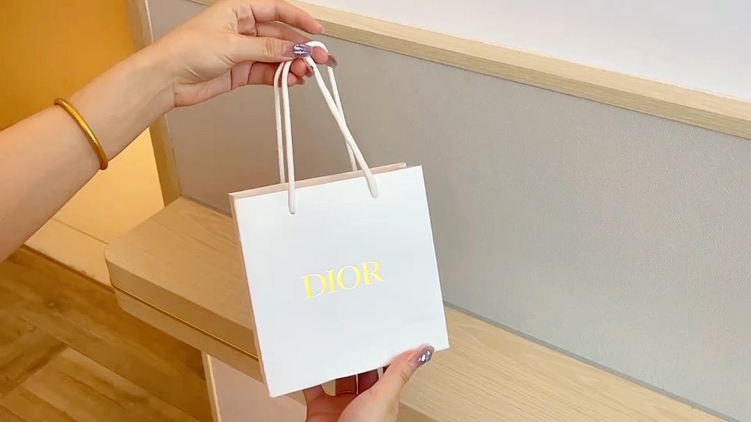long-lasting fragrance throughout the home all day - Perfume