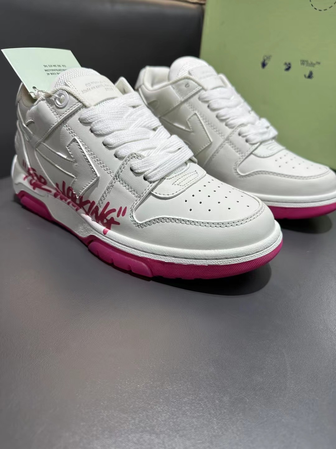 Off-White New Lace-Up Sneakers with Arrowhead ColourblockingMarca estadounidense OFF-WHITE c/o VIRGI