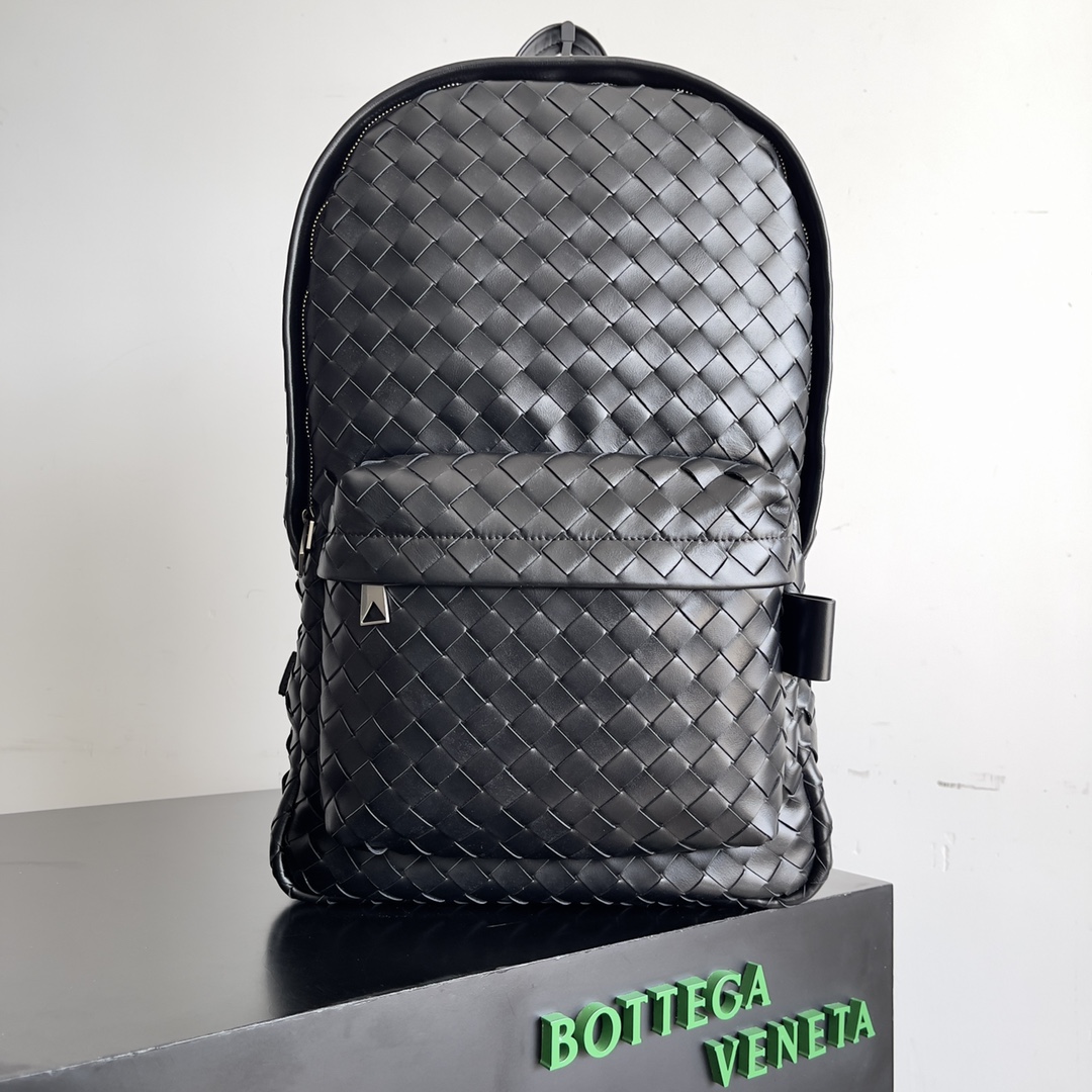 Bottega Veneta Large ~ black