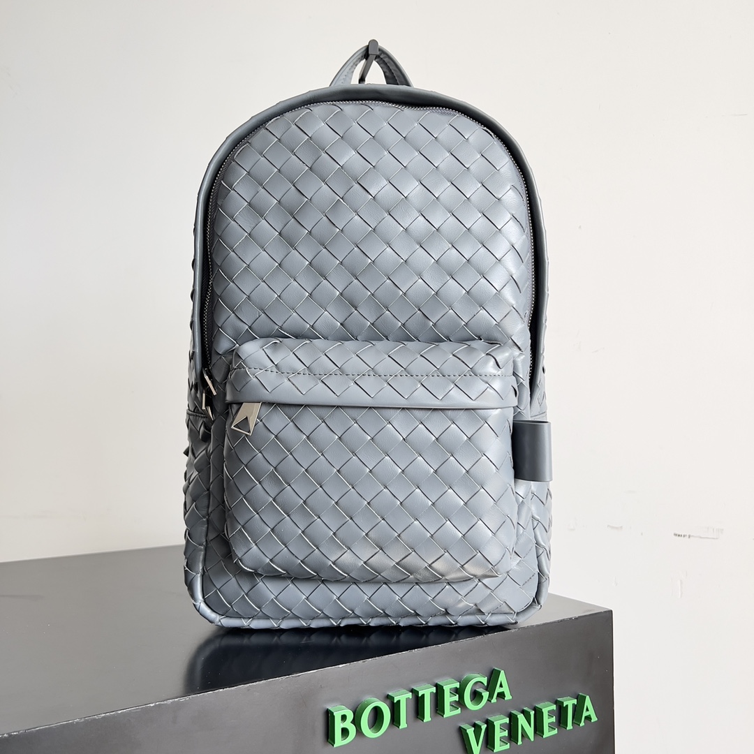 Bottega Veneta Trumpet~Lightning Gray
