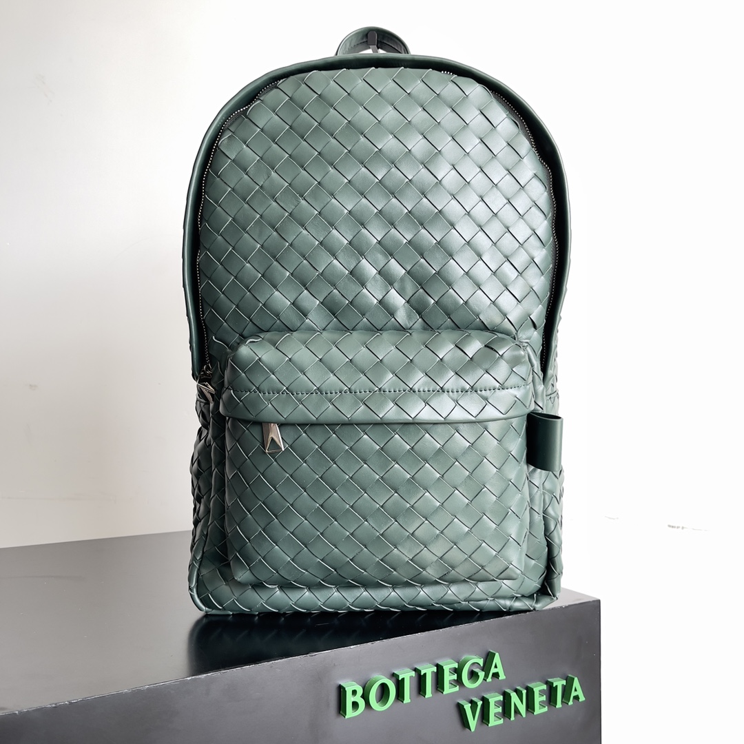 Bottega Veneta Large ~ dark green