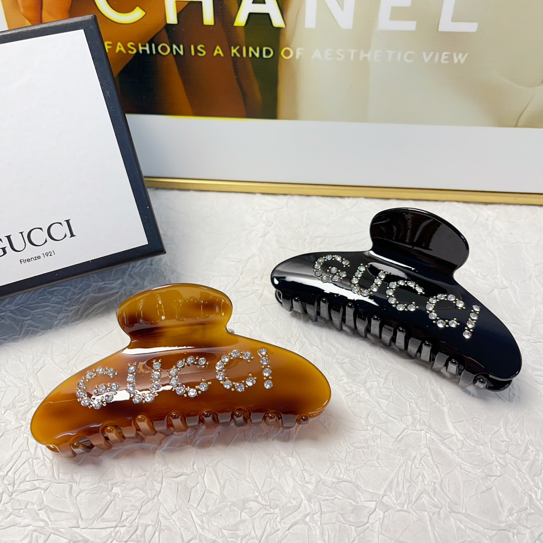 NO:279889,GUCCI Gucci Gucci clips, popular acrylic diamond-inlaid logo clips, versatile temperament, daily exquisite items, must-have items for fairies, treasure style, recommended style for closed eyes (single) hair accessories, hairpins, gucci, gucci, hairpins19860909GUCCI古驰 Gucci抓夹 爆款亚克力镶钻logo抓夹 气质百搭 日常精致小单品 小仙女必入单品 宝藏款 闭眼入推荐款（单个）发饰,发夹,gucci,gucci,hairpins,accessory
