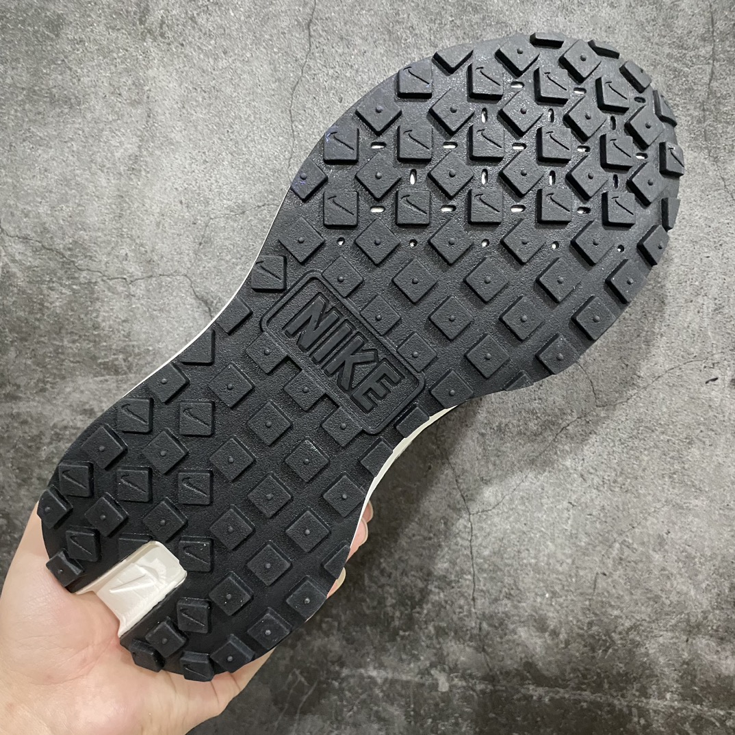 图片[9]-【公司级】Nike Waffle Phoenix Waffl SACAIn华夫复古运动休闲跑步鞋微翘式鞋头设计 响应灵活 保护脚趾n采用经典鞋型 融入全新细节点缀n整体简约且富有质感 鞋底耐磨材质搭配丰富的防滑底纹设计 可平稳抓地 不易打滑 货号 FD2196-001nSize 36 36.5 37.5 38 38.5 39 40 40.5 41 42 42.5 43 44 44.5 45-莆田鞋批发中心