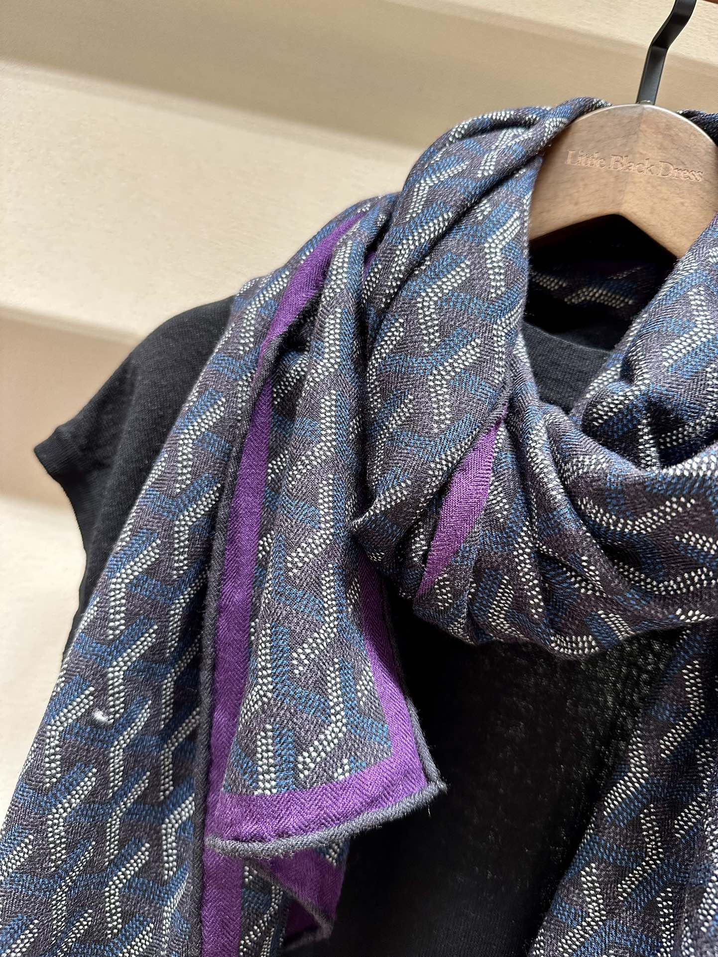 💟贵紫 贵紫 以紫为贵上新❤️经典大气 永不出错的一个款式 重磅来袭❤️ 强烈推荐🧱Goya 丝绒长巾 