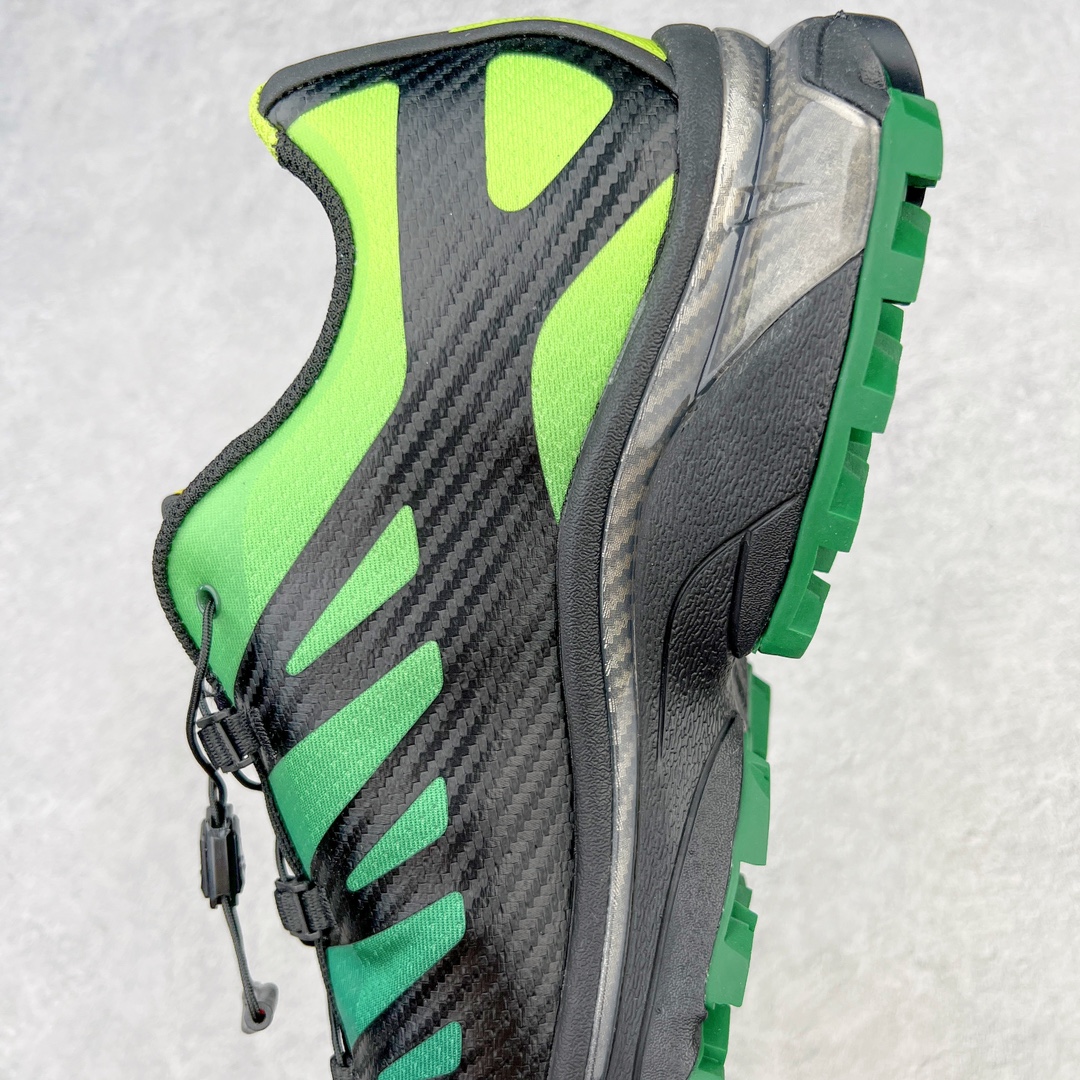 图片[7]-＃GX/绿X Salomon XT-4 OG Advanced 萨洛蒙系列低帮城市越野机能透气休闲运动鞋 鞋舌处附有迷你网眼袋收纳鞋绳以及下方的多色 Logo 标签 接着搭载奶油色 ACS 技术中底以及金色 TPU 塑料部件提升鞋款耐用性 中底与鞋面之间饰有海蓝色条状细节有效增添鞋款层次 最后应用黑色 Contragrip Chevron 外底完成鞋款设计 这次配色颇为高调 两款配色均以绚丽的渐变设计呈现 一款以粉紫渐变主打 另一款以黄绿渐变呈现 视觉效果相当吸睛 鞋面的使用玻璃纤维覆盖物加固 并通过细绳扣系带系统进行锁定 Salomon 的品牌logo 出现在脚后跟和前掌部位 中底虽然偏薄 但非常耐用 与模压塑料ACS 框架以及致密AC2 Muscle 鞋底单元结合 能够提供出色的支撑力和缓冲性 尺码：36 36.5 37.5 38 38.5 39 40 40.5 41 42 42.5 43 44 44.5 45-选品中心