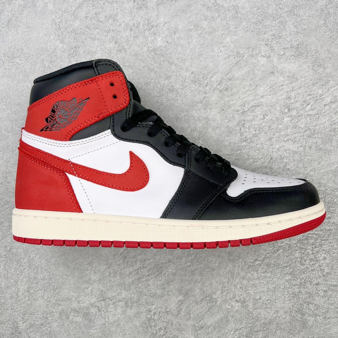 ＃KZ神版莞产 Air Jordan AJ1 Retro 六冠王黑红 555088-112 外贸特供批次 终端控货优势输出 新配色不断更新开发 市场中端王者 全套原纸板楦头开发 确保原汁原味 完美呈现一代版型 一比一鞋头弧度高度鞋身弧度 此版本只针对中端市场 细节品控鞋型随意秒杀市面同价位 鞋型完美 不臃肿别扭 头层皮料加持 用料绝不含糊 进口玻璃冲刀皮料裁剪零毛边 电脑针车工艺 超高鞋面清洁度 最高QC检验标准 控制溢胶瑕疵 原盒原配 飞翼3D高频深度立体 工艺方面大到整体鞋型 漏斗收腰 底线拉帮 LOGO立体程度 小到针眼排布 载片对称 冲孔效果 鞋标规范 鞋垫背胶等等 无一不是口碑收割 每双都是一个回头客 尺码：36 36.5 37.5 38 38.5 39 40 40.5 41 42 42.5 43 44 44.5 45 46 47.5-选品中心