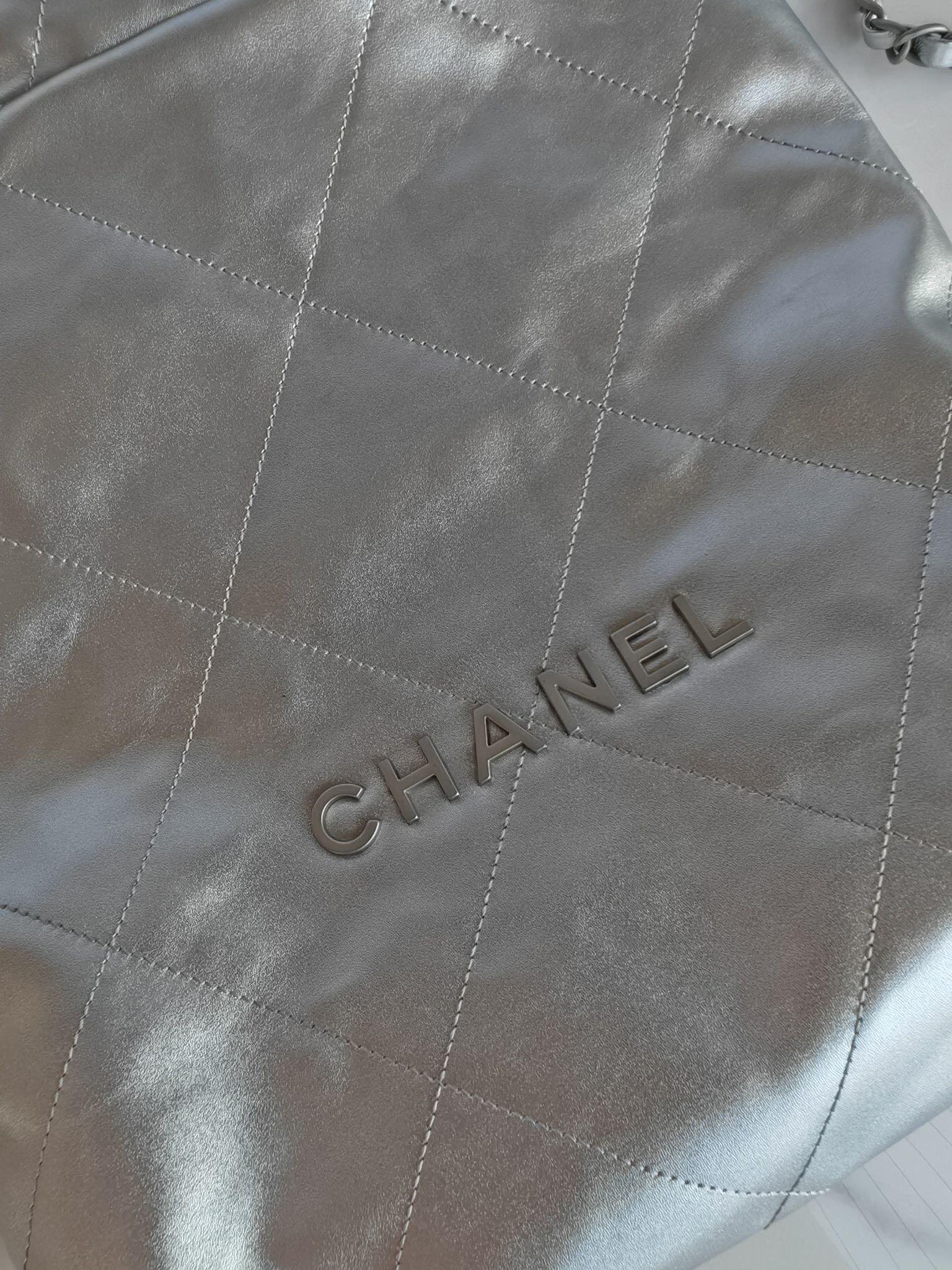 品牌:Chanel型号:AS3859简介:质量,经典之作,华丽与气质的前沿,是你意想不到的尊贵 6