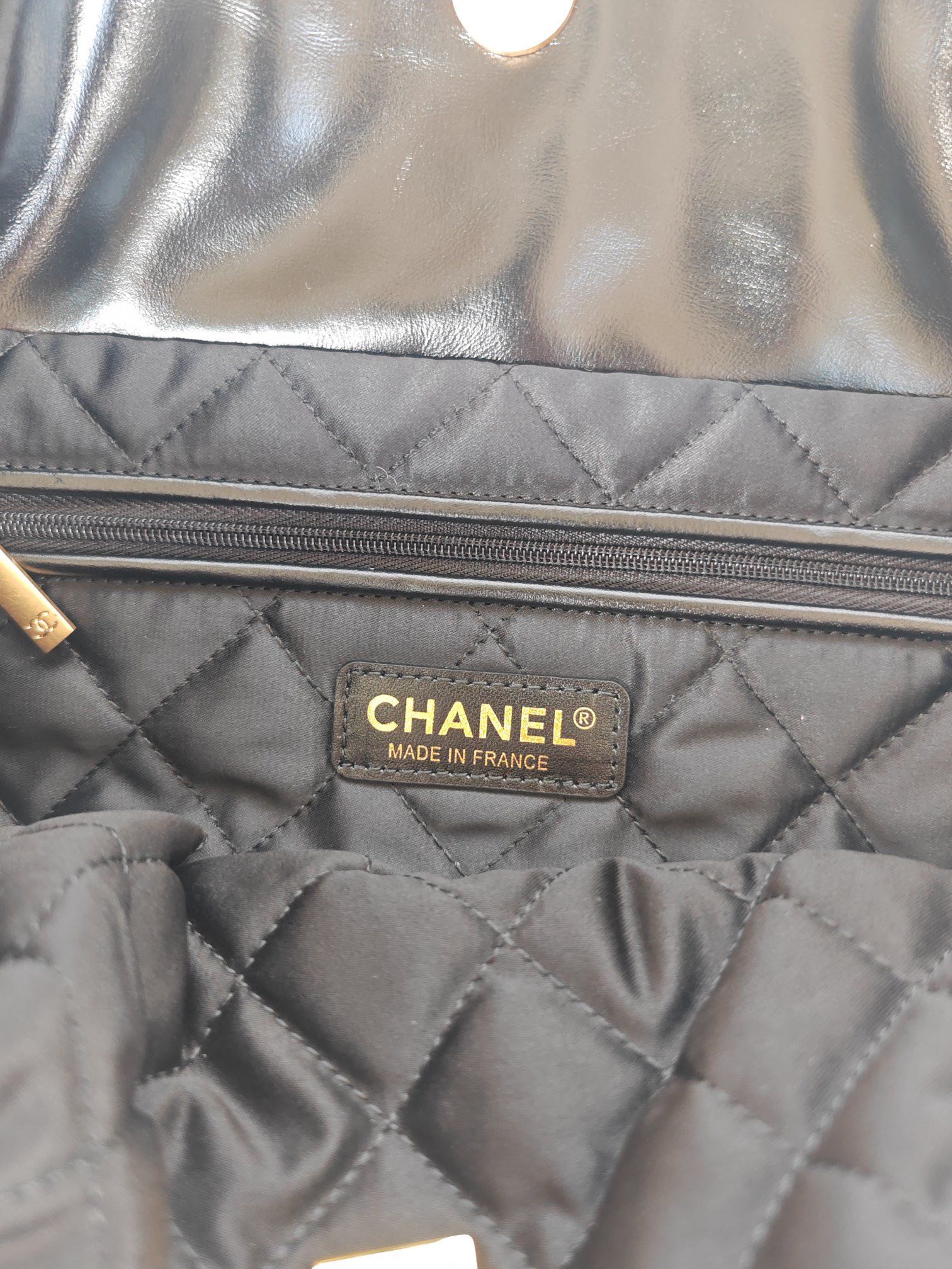 品牌:Chanel型号:AS3260简介:质量,经典之作,华丽与气质的前沿,是你意想不到的尊贵 8