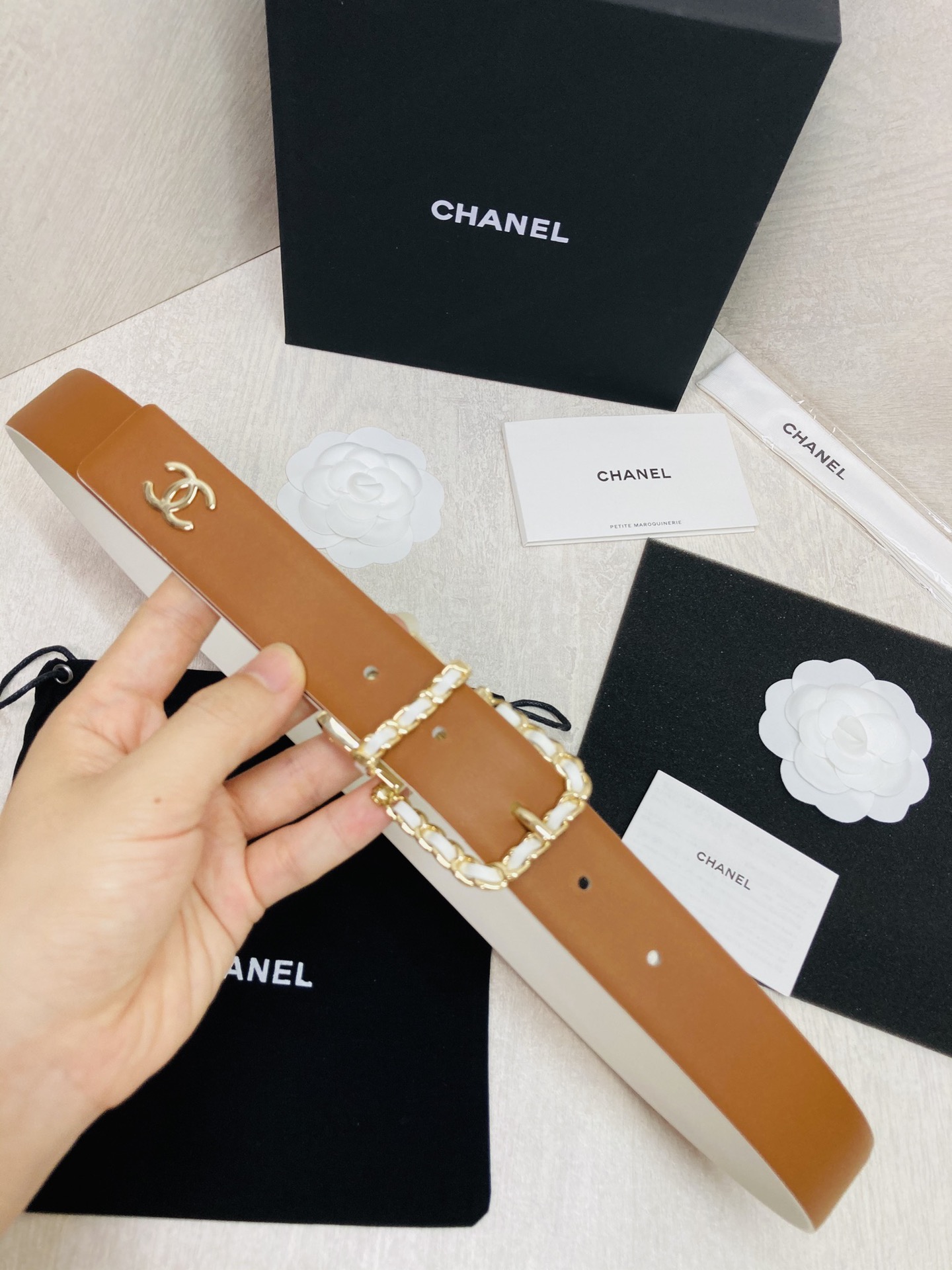 chanel23s原版小牛皮金色金属与小牛皮白与土黄旋转五金一带两用简单优雅知性的搭配3.0cm精品