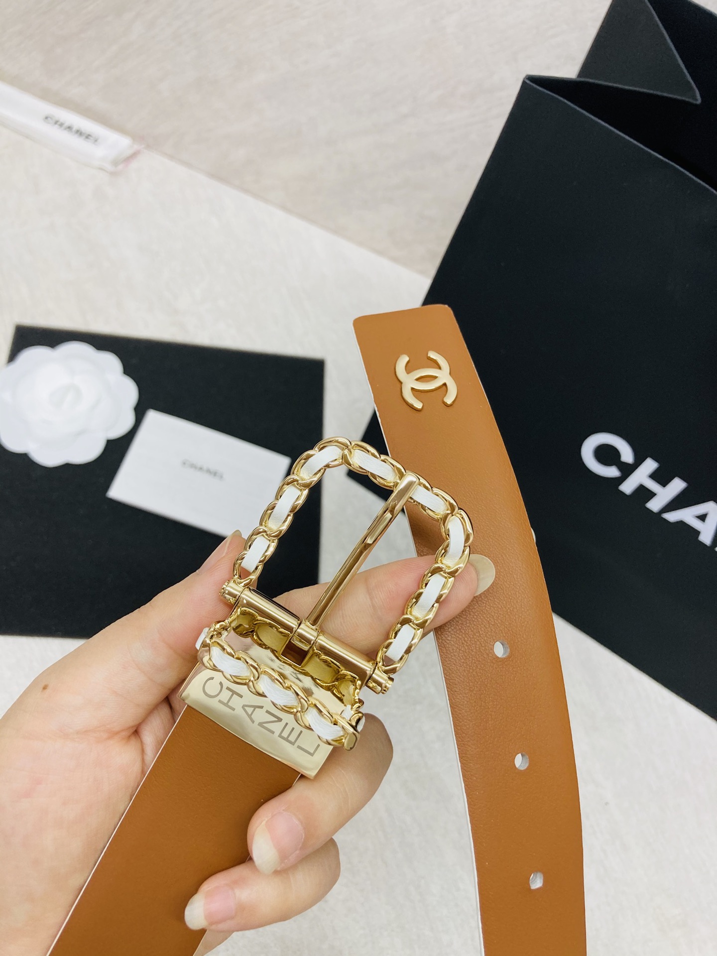 chanel23s原版小牛皮金色金属与小牛皮白与土黄旋转五金一带两用简单优雅知性的搭配3.0cm精品