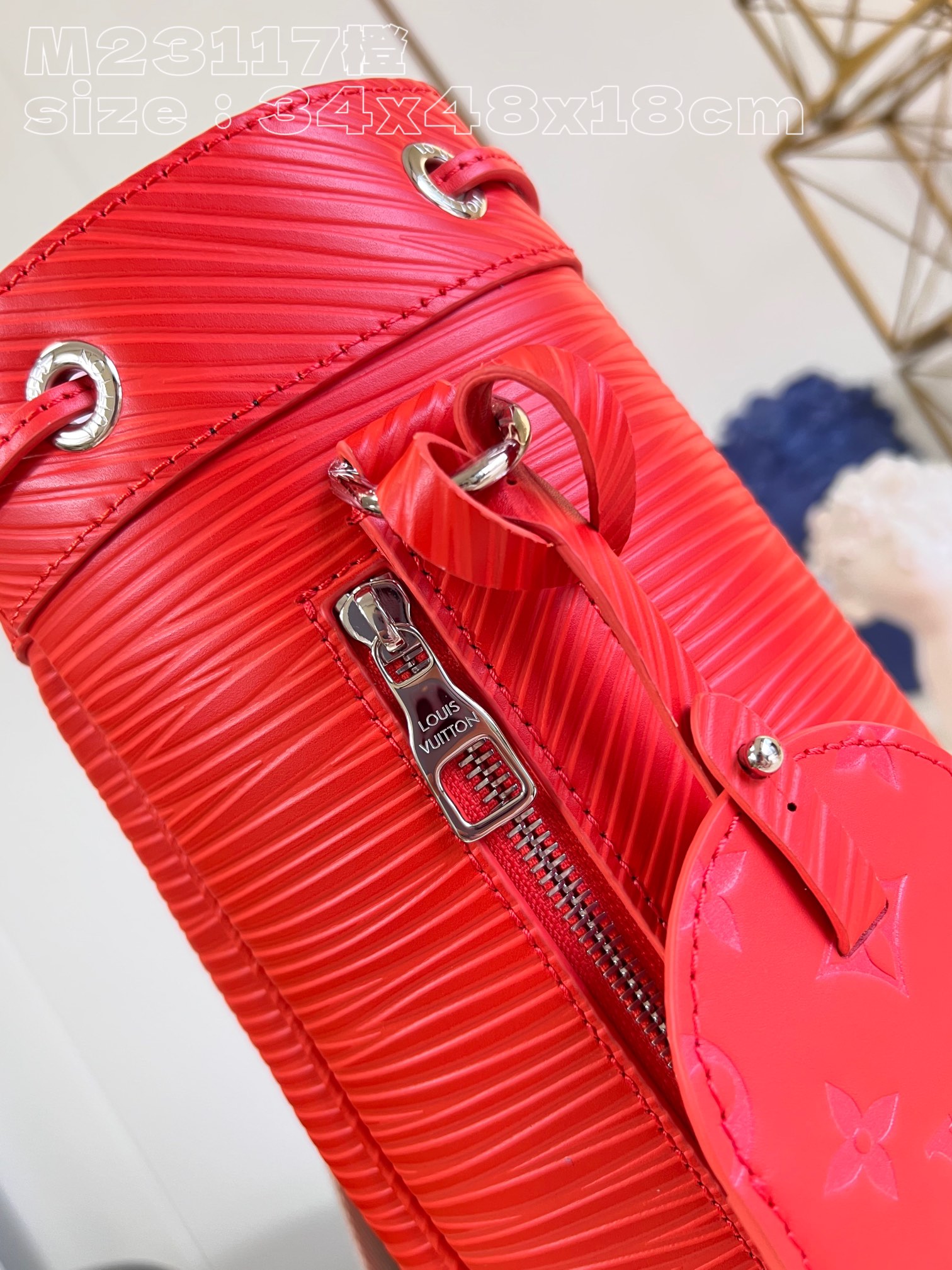 on the shoulder as a tote - Bag 5