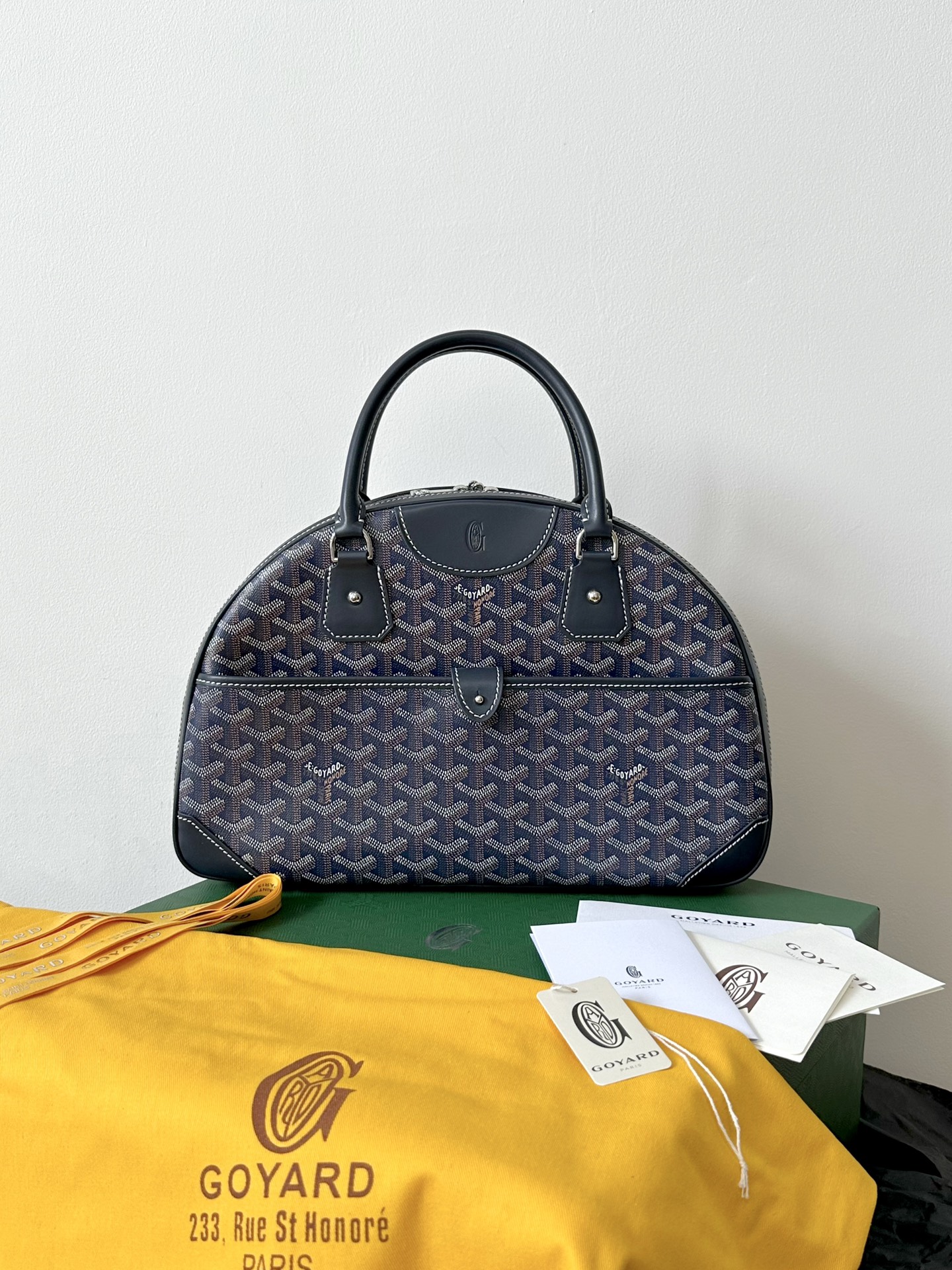 23. Check out the latest inspection-grade goyard bowling ball, medium size, dark blue, and dog-toothed vintage vintage! Recently, Goya has really