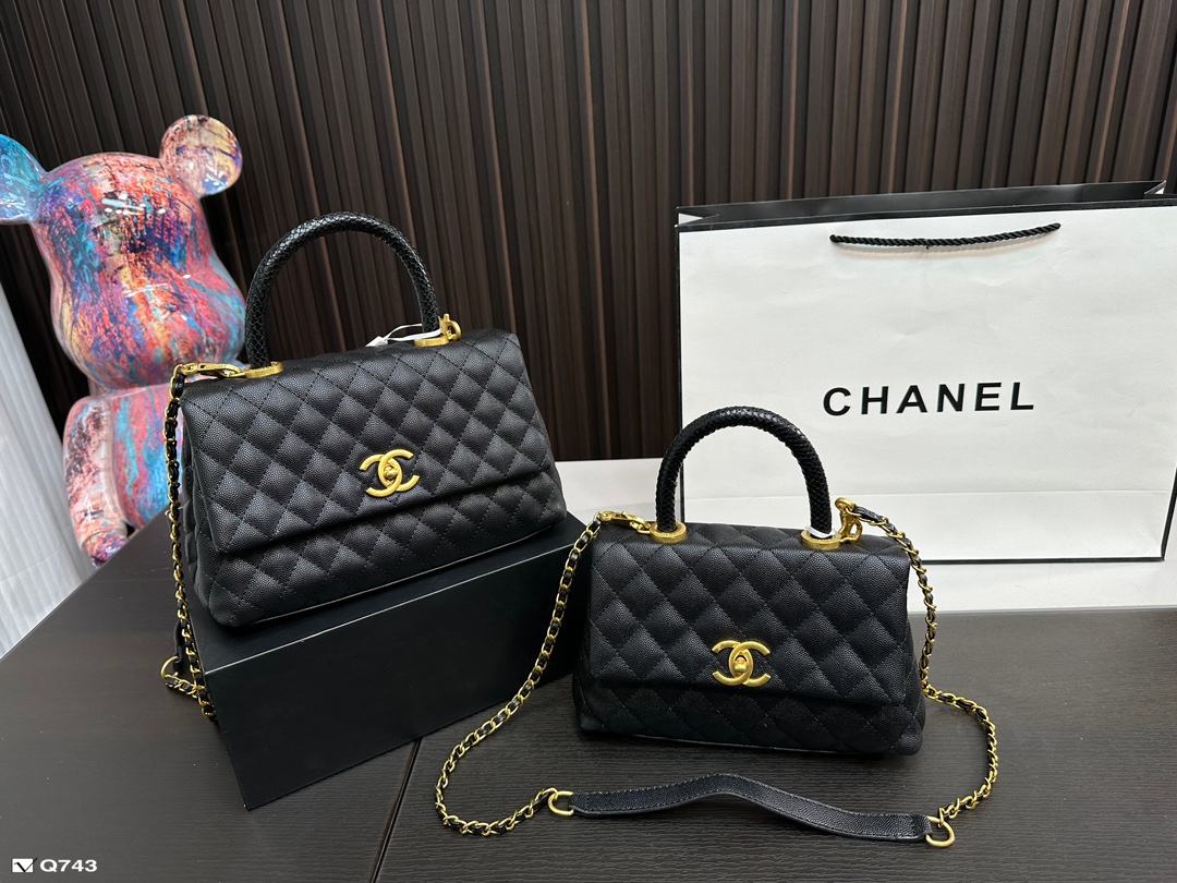 Chanel Classic Flap Bag Crossbody & Shoulder Bags Women Gold Hardware Vintage