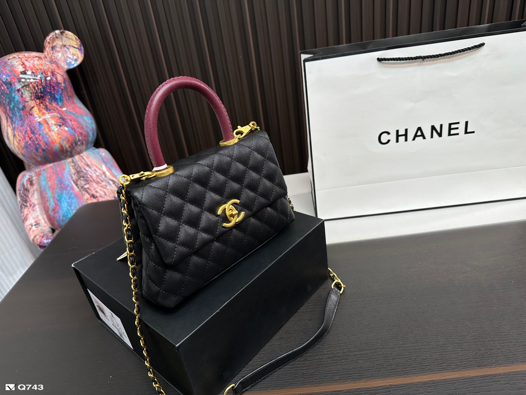 Chanel Classic Flap Bag Crossbody & Shoulder Bags Women Gold Hardware Vintage