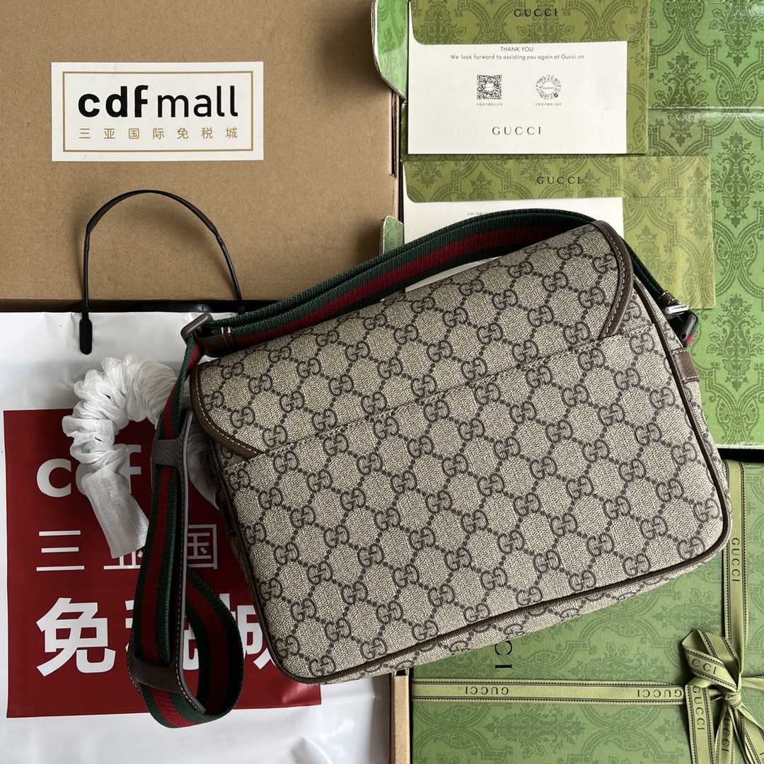 配置专柜包装GG邮差包GGSuPreme帆布广泛应用于Gucci各个系列如今已成为品牌标志性面料在这款邮