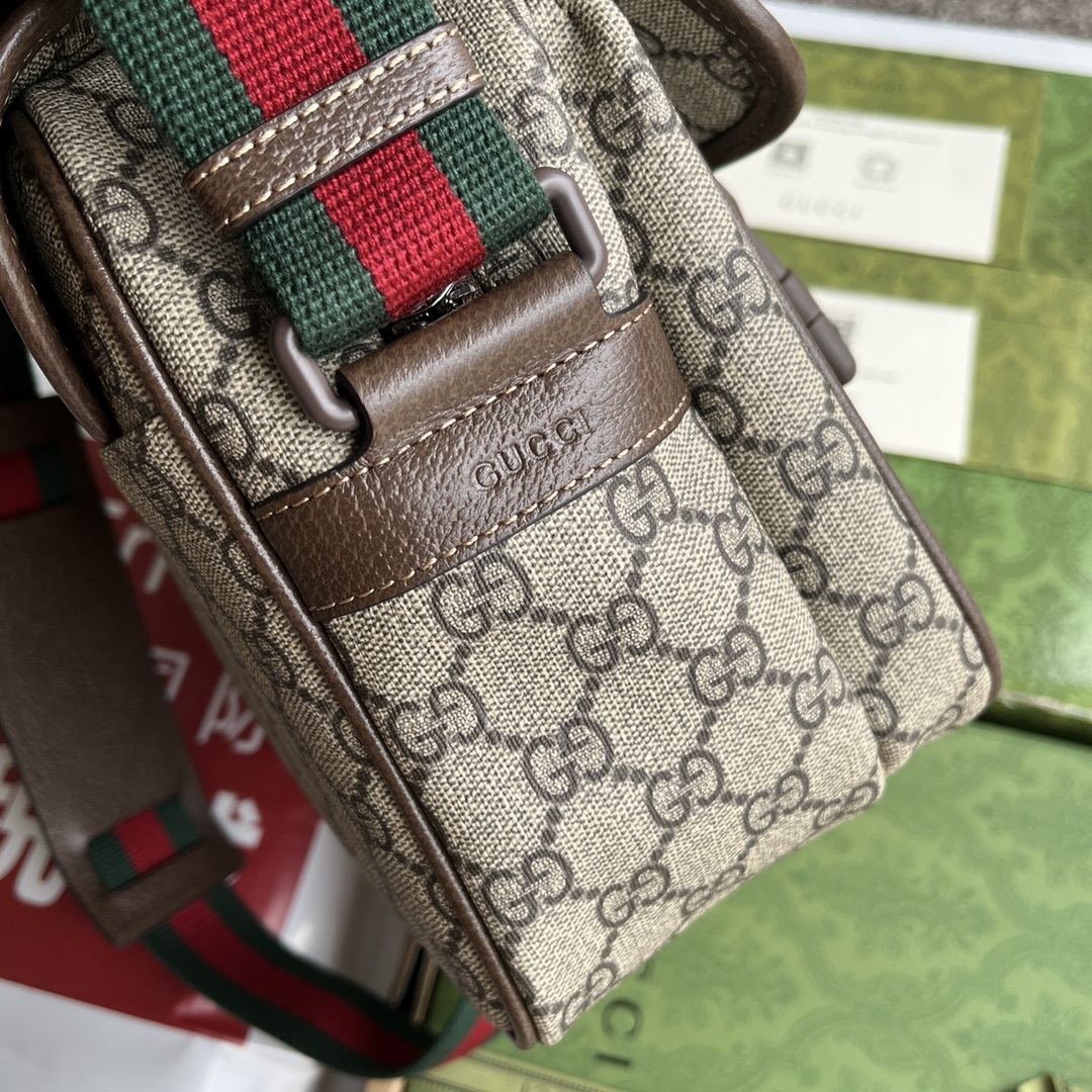 配置专柜包装GG邮差包GGSuPreme帆布广泛应用于Gucci各个系列如今已成为品牌标志性面料在这款邮