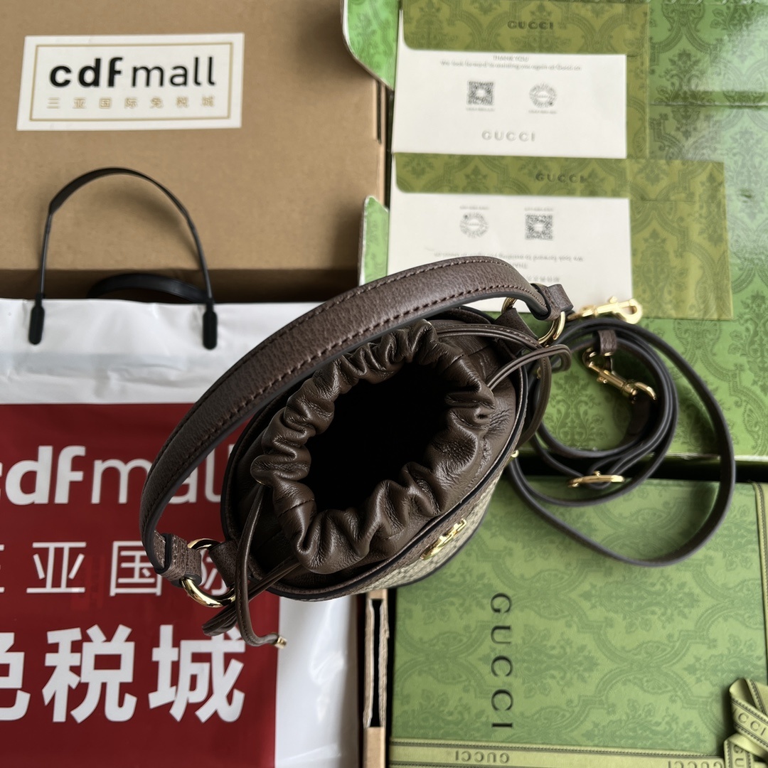 配置专柜包装OPhidia系列以全新尺寸和款式焕新演绎将提手和肩带融于一体灵活缔造多种背携体验标志性双G