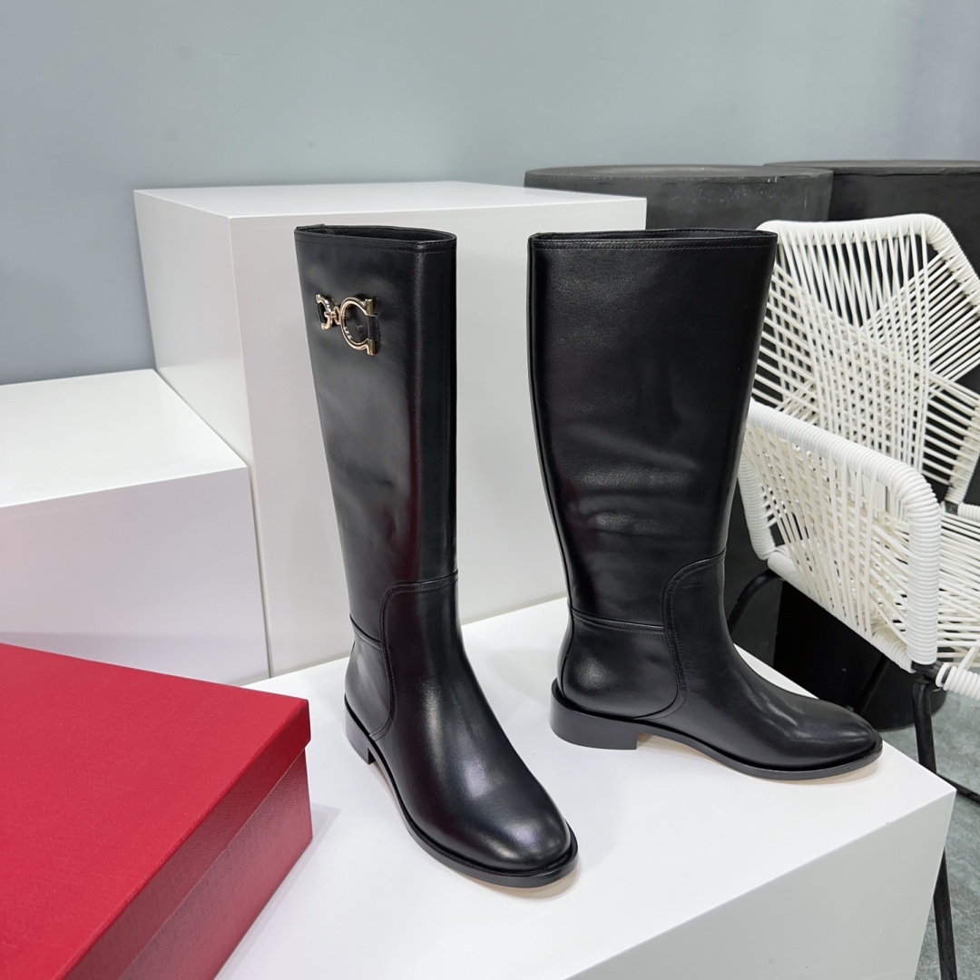 High Quality SF Salvatore Ferragamo Firagumi Boots: Gold Metal Button Detail, Italian Import, 2.5CM Heel. - 图片 3