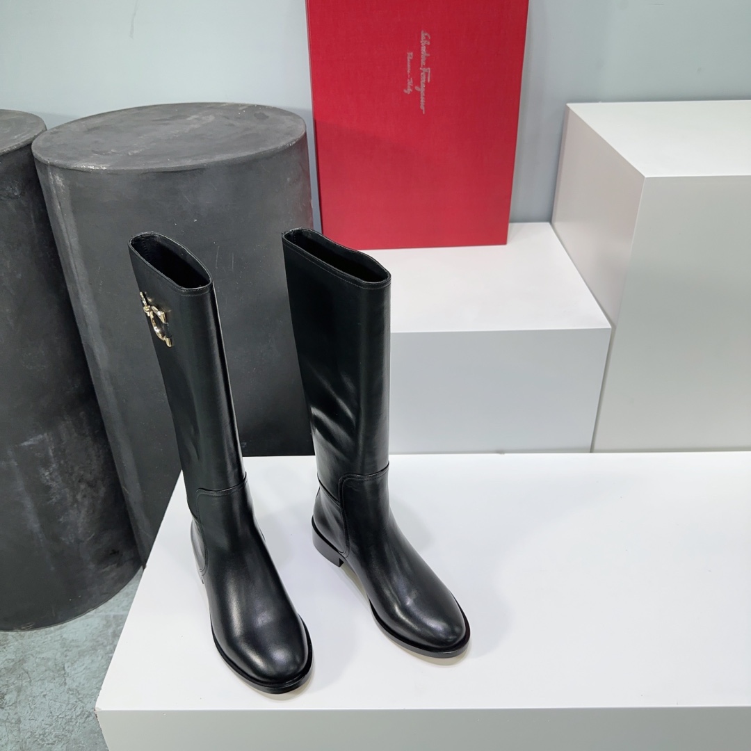 High Quality SF Salvatore Ferragamo Firagumi Boots: Gold Metal Button Detail, Italian Import, 2.5CM Heel. - 图片 1