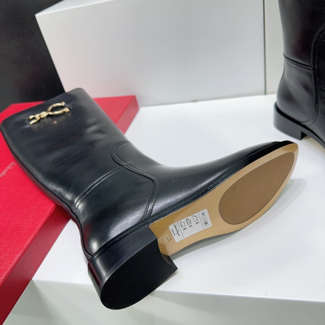 High Quality SF Salvatore Ferragamo Firagumi Boots: Gold Metal Button Detail, Italian Import, 2.5CM Heel. - 图片 8