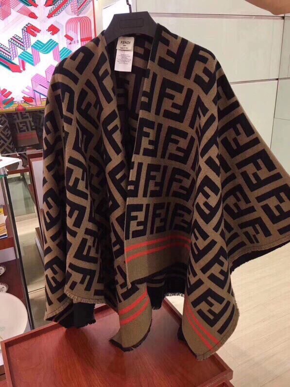 488 Zirconium Special Grant: Fendi Wool Cape with Classic FF Element, Free! - 图片 4