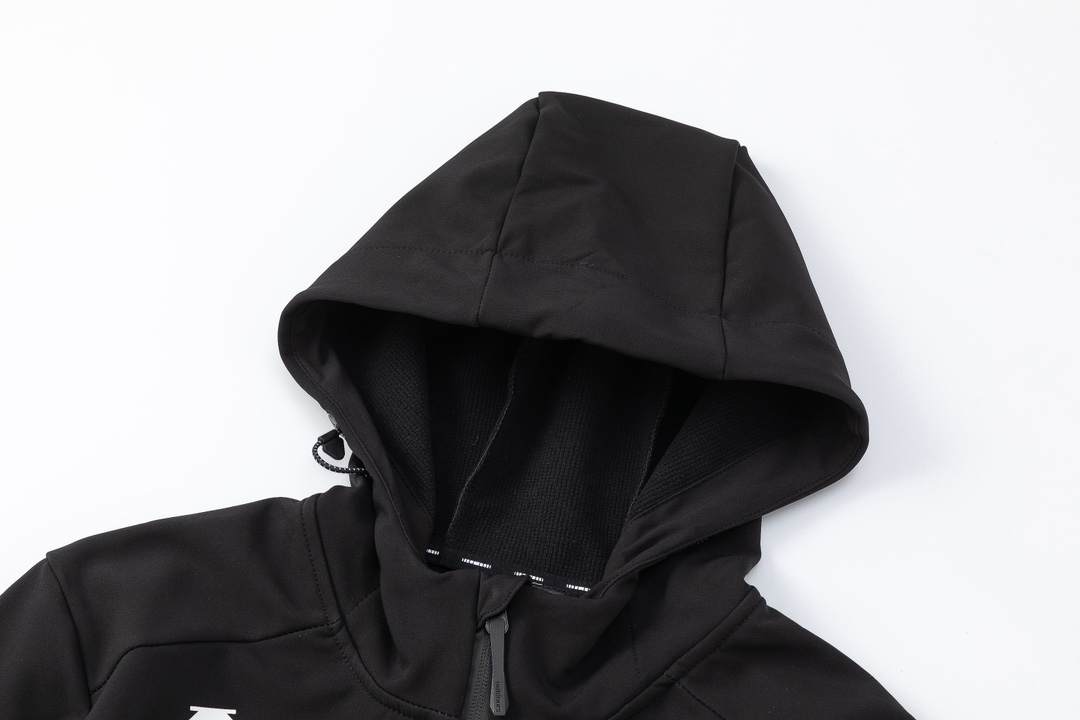 Latest Fall/Winter Training Couple: Descente Velvet Coats & Assault Suit Coats - 图片 3