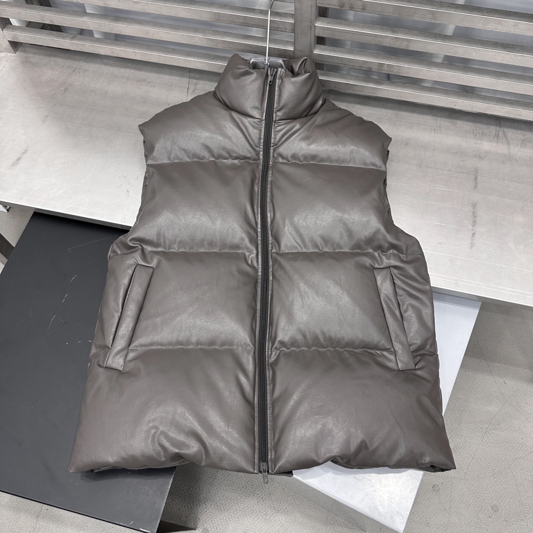 🌾巴黎 ｜ 新款羽绒马甲，经典刺绣标，环保pu仿皮面料，90白鹅绒填充，男女同款，尺码sml