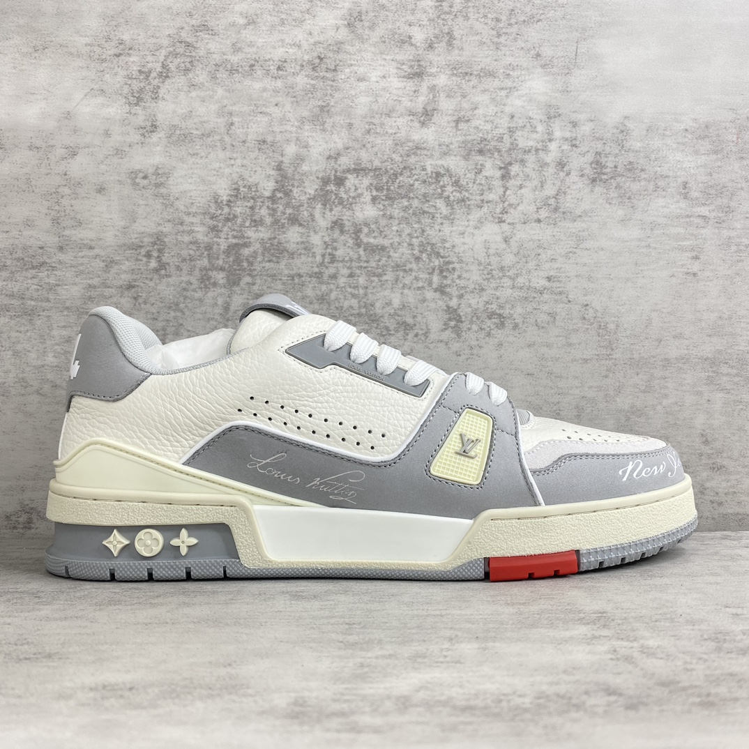 Louis Vuitton 新款上架 2053 Louis*Vuitto* LV Trainer 纽约限定最新款 大底和面料私模 绝对下血本费心思的一款鞋子 自Vifgil到来之后而设计的这一系列 每一季度都深受众多粉丝的青睐 TPU 大底 包装