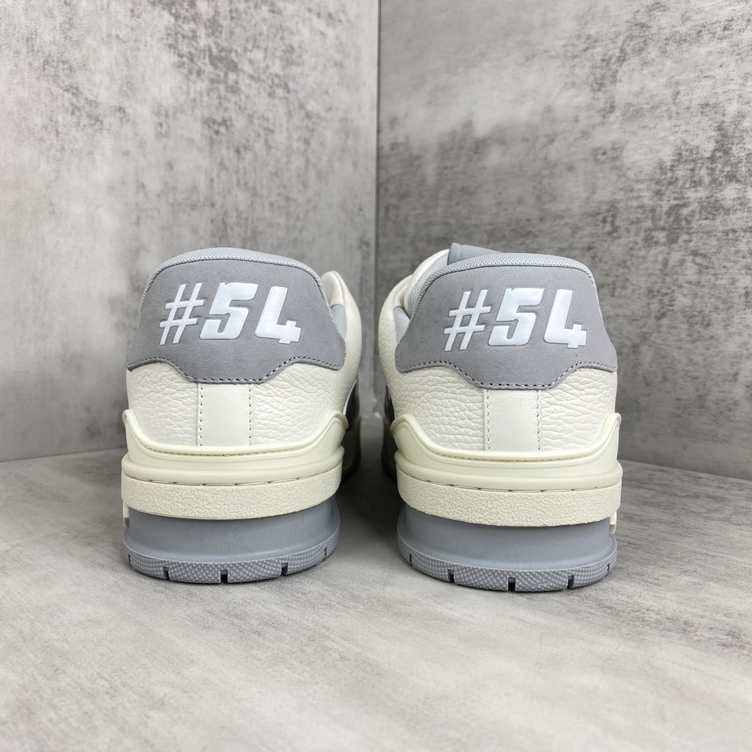 Louis Vuitton 新款上架 2053 Louis*Vuitto* LV Trainer 纽约限定最新款 大底和面料私模 绝对下血本费心思的一款鞋子 自Vifgil到来之后而设计的这一系列 每一季度都深受众多粉丝的青睐 TPU 大底 包装