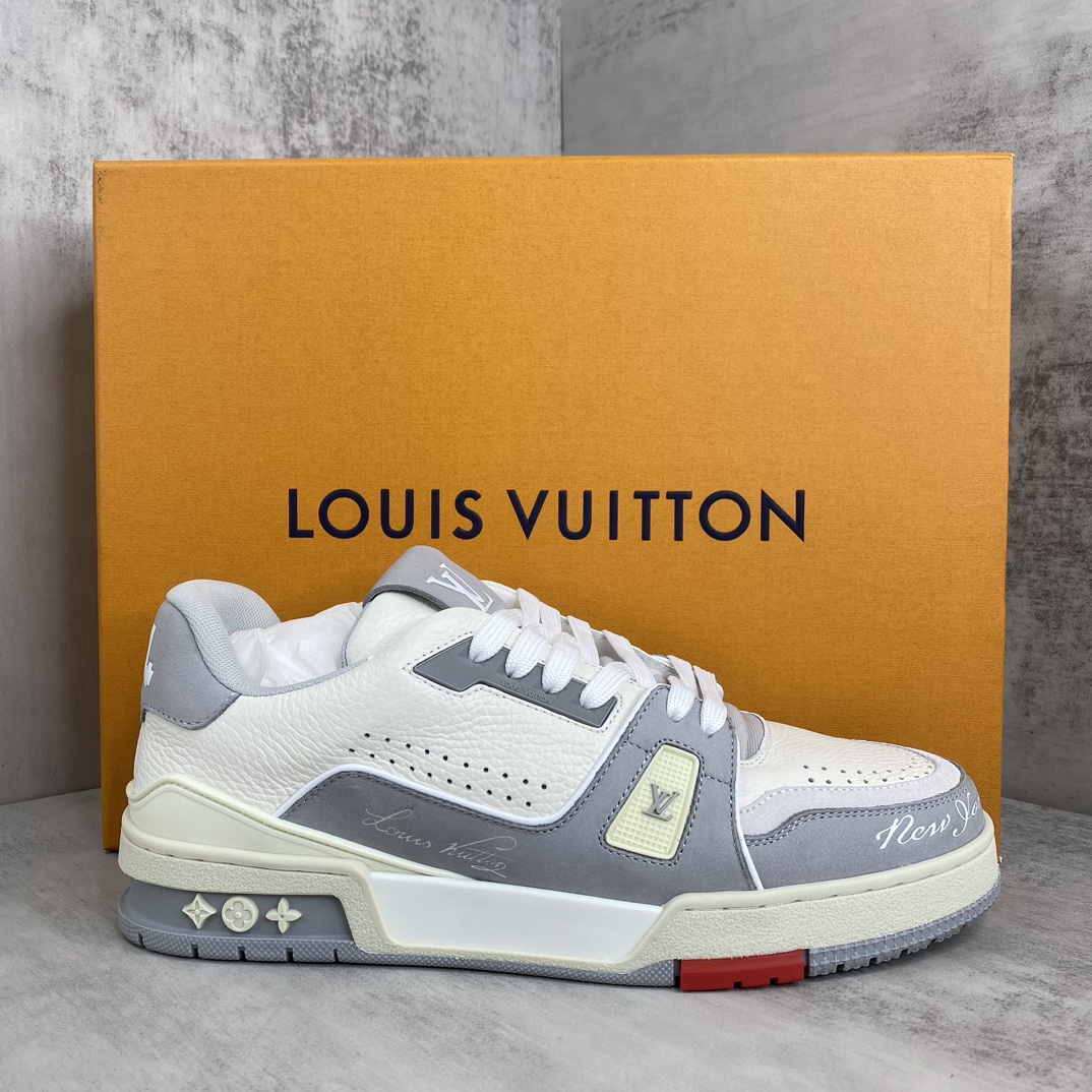 Louis Vuitton 新款上架 2053 Louis*Vuitto* LV Trainer 纽约限定最新款 大底和面料私模 绝对下血本费心思的一款鞋子 自Vifgil到来之后而设计的这一系列 每一季度都深受众多粉丝的青睐 TPU 大底 包装