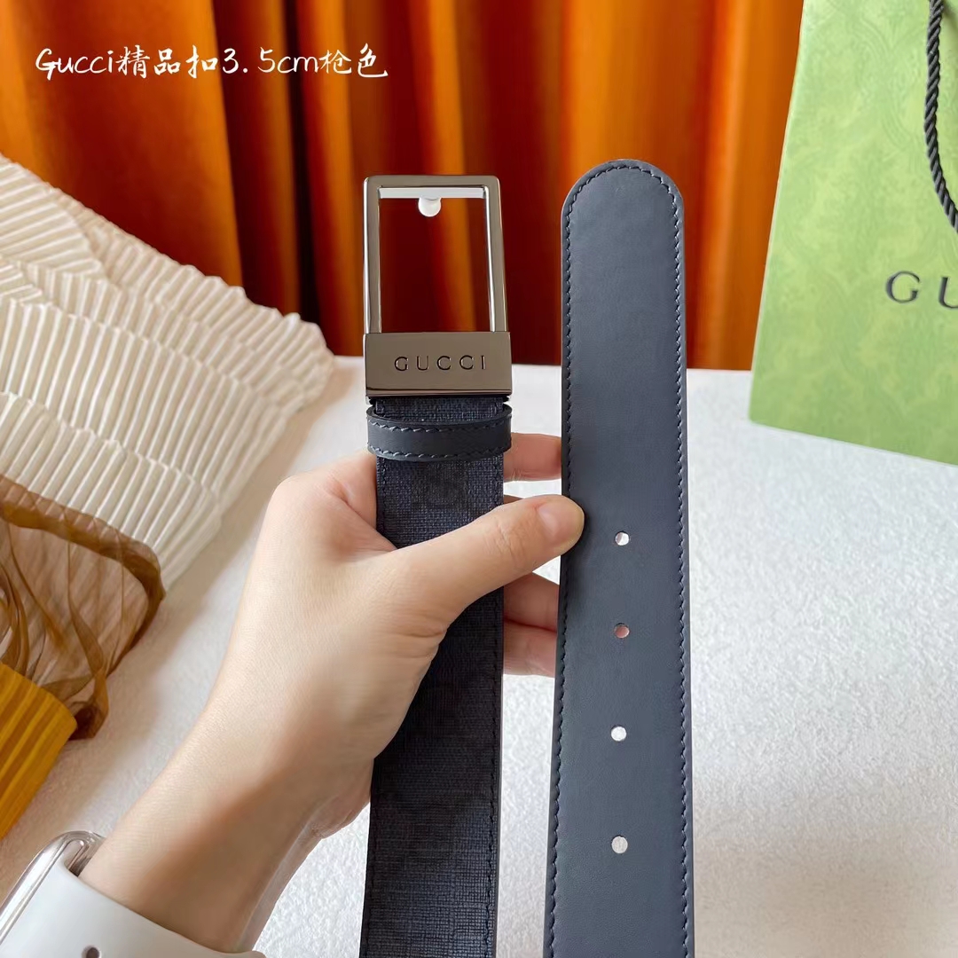 衔接品牌的过去和现在，以焕新方式继续演绎经典元素。这款窄版腰带饰有GG字母交织图案，以Gucci刻花呈现