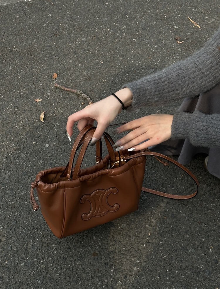 Celine Product _dwCqfAxHTDYGEdxIZGiOCqHkXXaGpKHP8n8gMZg
