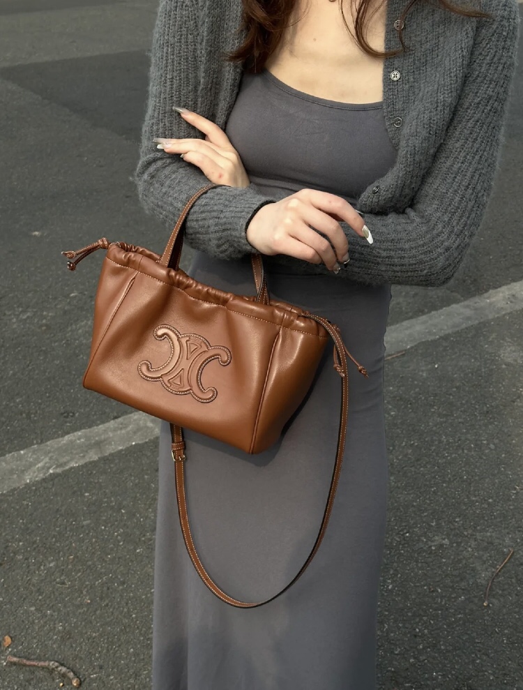 Celine Product _d0Cqf5kC1jiB95eEnxkuNpTg9MlxDxEWZU3xsCA