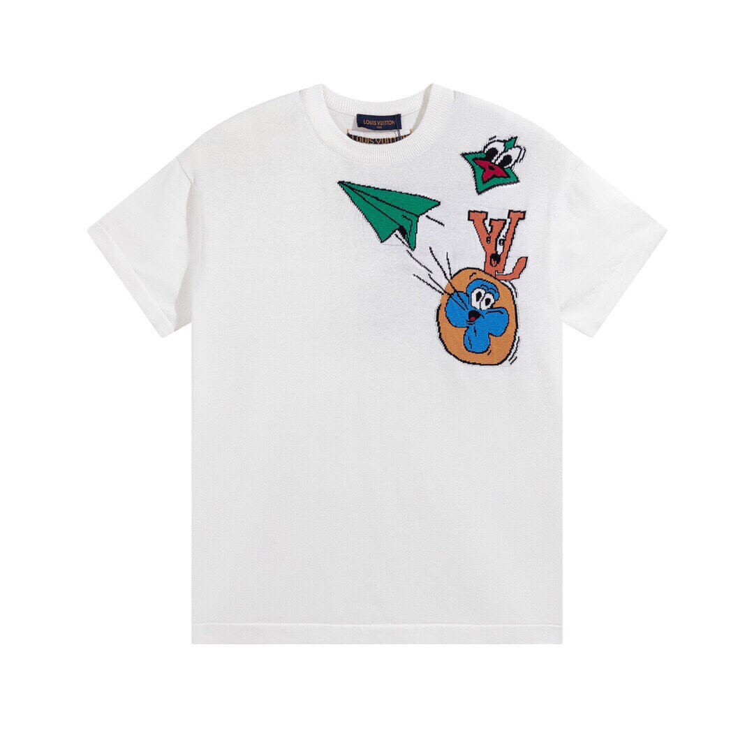 P155


  
LV2022SS新款精灵提花图案针织短袖T恤
本款 T 恤依托提花嵌花工艺，以科技纱线描绘醒目图案：标识奠定基底，其上浮现路登标识。相同嵌花工艺在背后标识和衣袖上亦有呈现。
男女同款
码数：XS-L