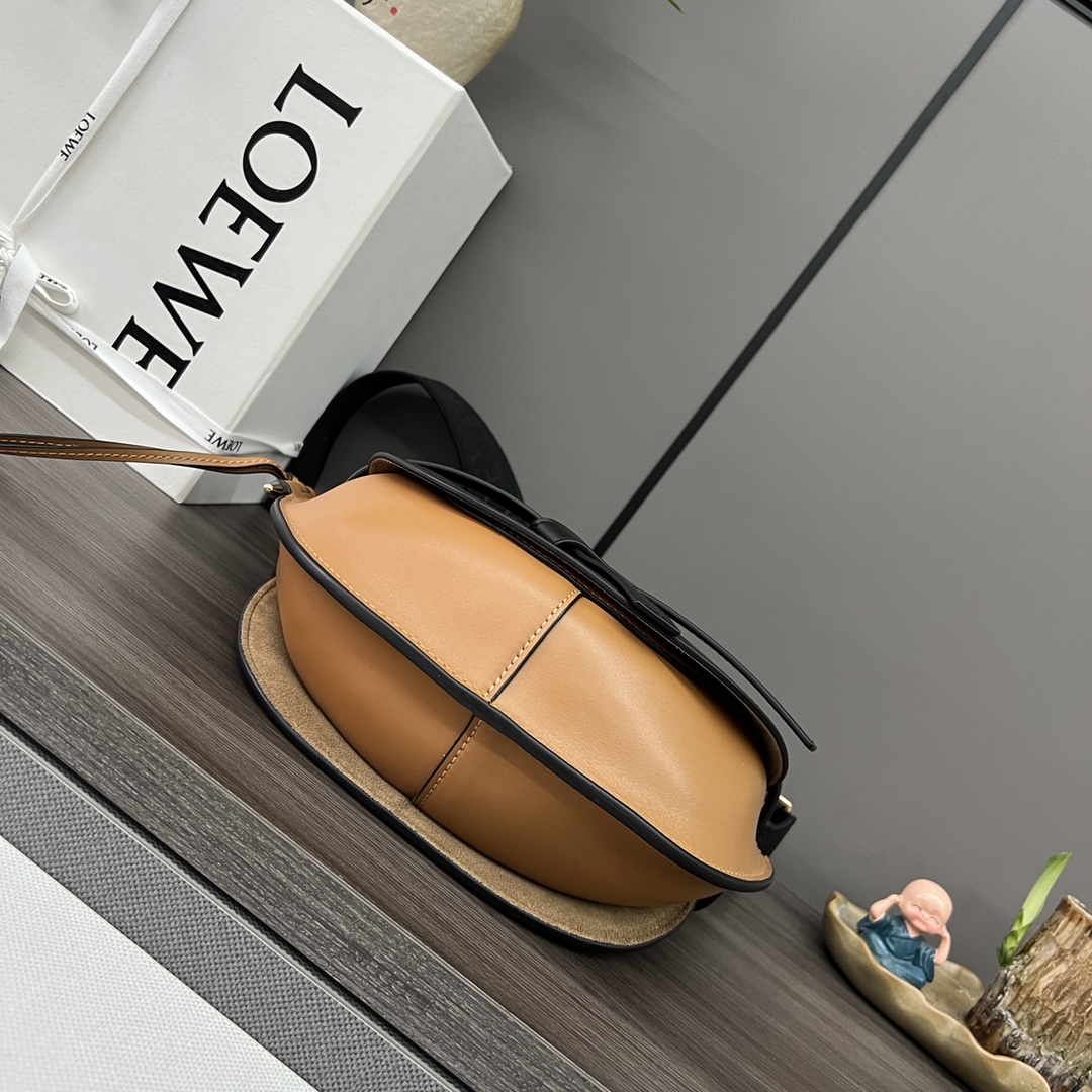 L⊚℮w℮🌟 🔥全新小号Gate到货👏罗家新版logo绣花编织宽肩带马鞍包👍包身采用柔软牛皮革精制而成💋