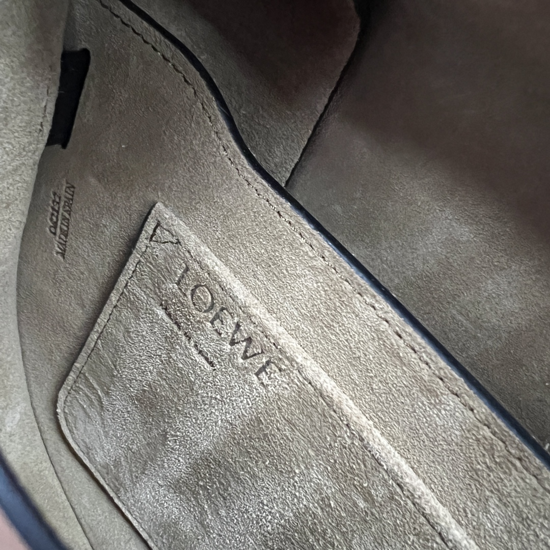 L⊚℮w℮🌟 🔥全新小号Gate到货👏罗家新版logo绣花编织宽肩带马鞍包👍包身采用柔软牛皮革精制而成💋