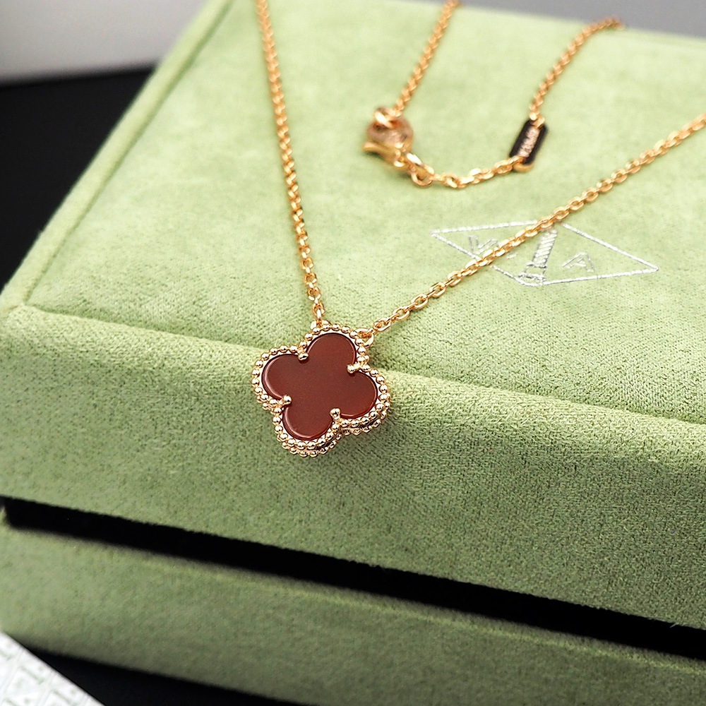 Van Cleef Arpels Vintage Alhambra necklace 18k yellow gold with carnelian 42cm