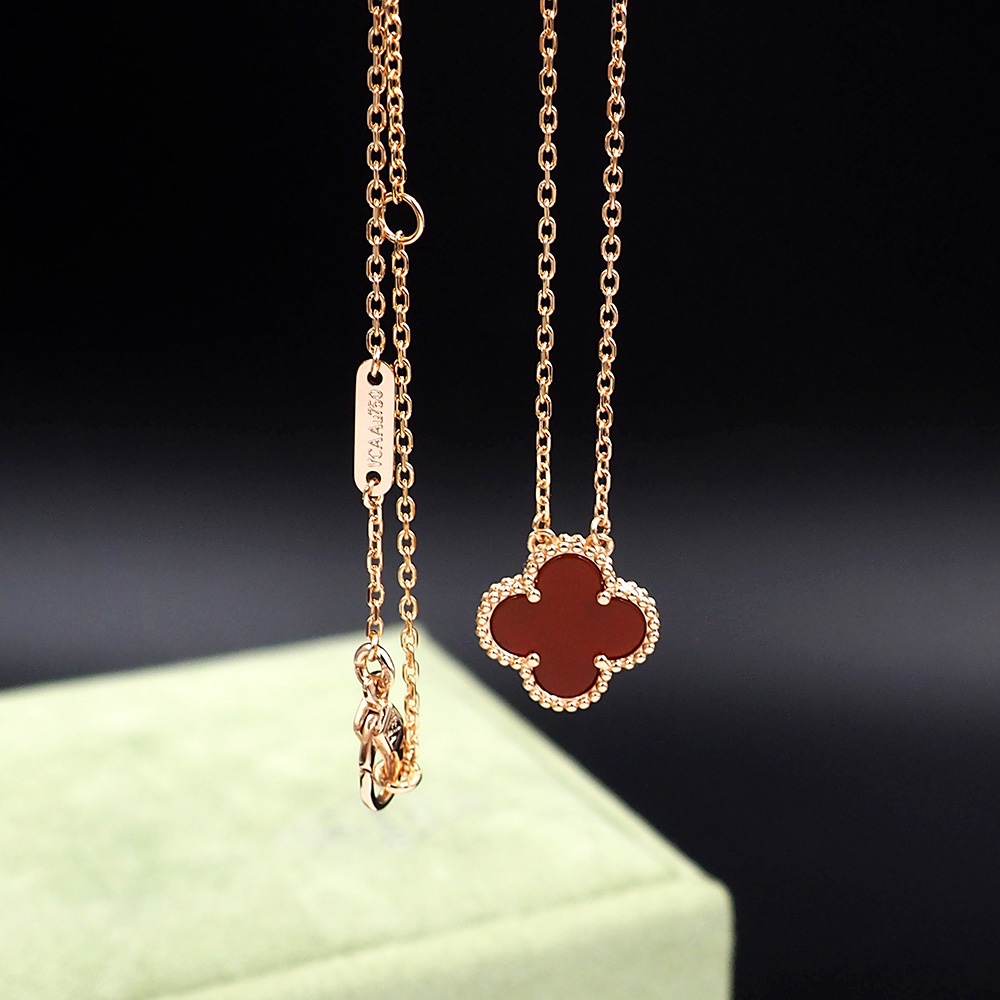 Van Cleef Arpels Vintage Alhambra necklace 18k yellow gold with carnelian 42cm