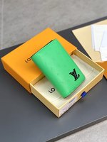 Louis Vuitton Wallet Card pack Green Ostrich Leather N82507