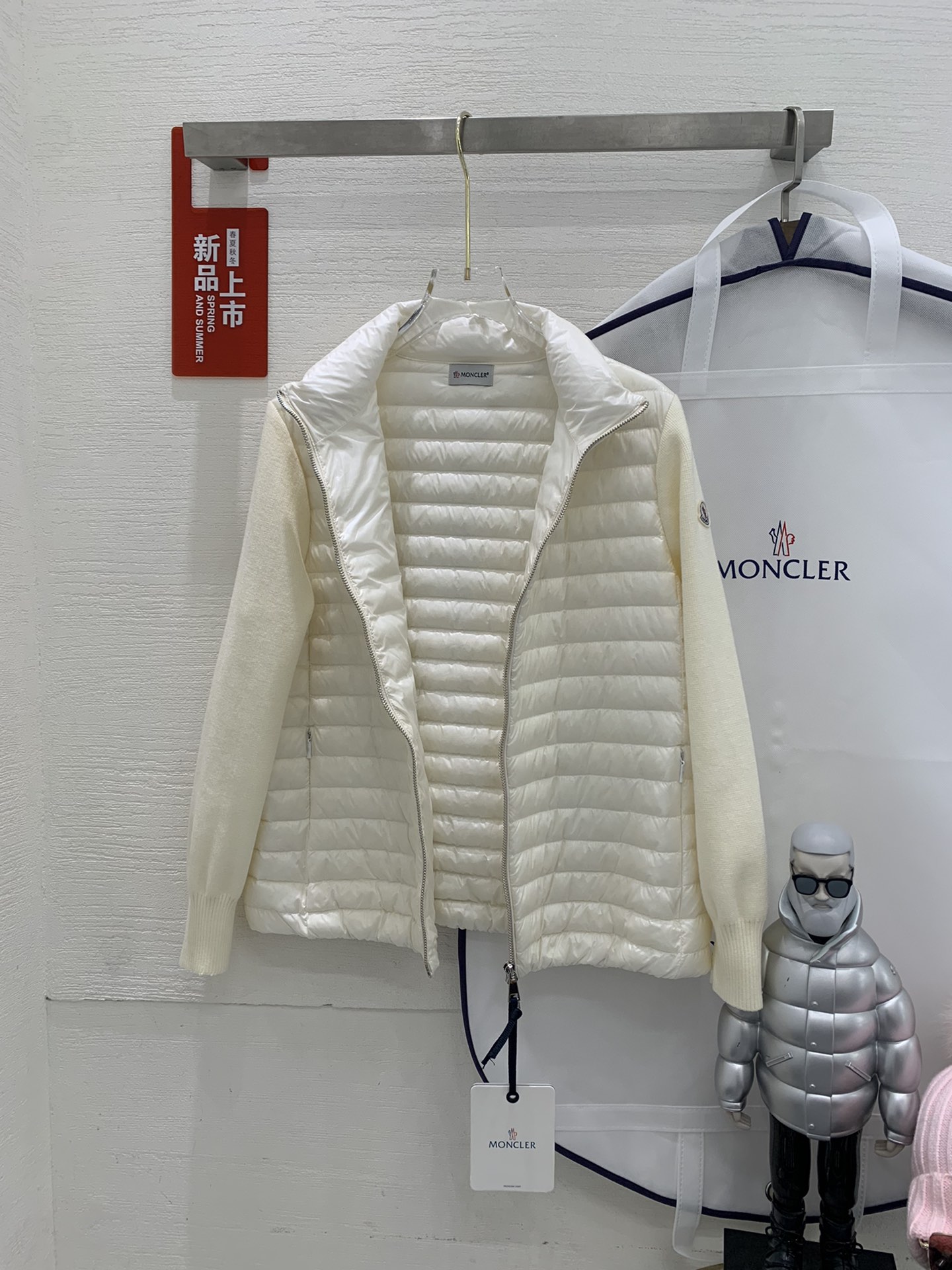 【新品】秋冬moncl*r立领轻薄羽绒羊毛针织开衫羽绒服 现货！
颜色：黑色 白色
尺码：s m L X