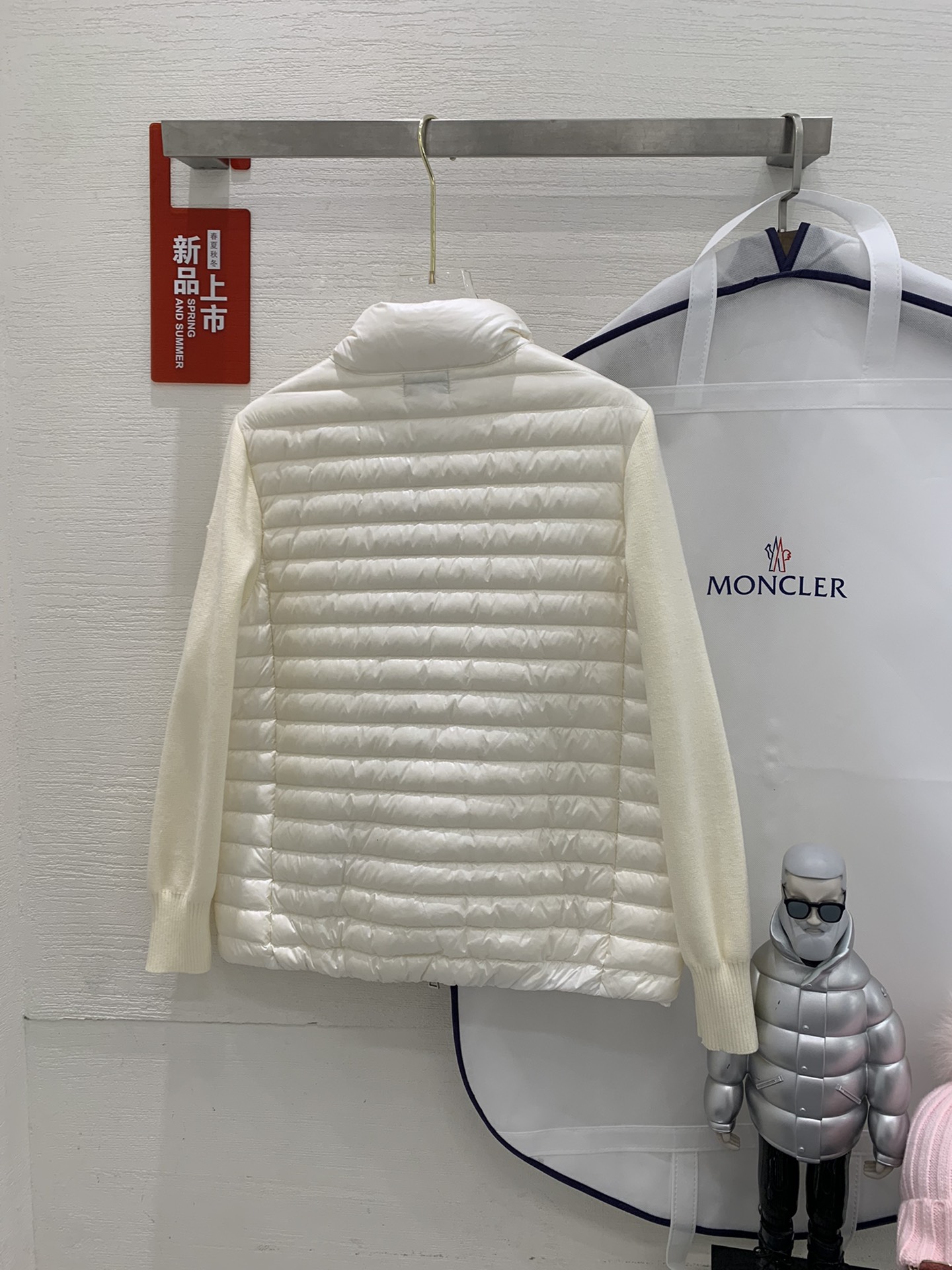 【新品】秋冬moncl*r立领轻薄羽绒羊毛针织开衫羽绒服 现货！
颜色：黑色 白色
尺码：s m L X